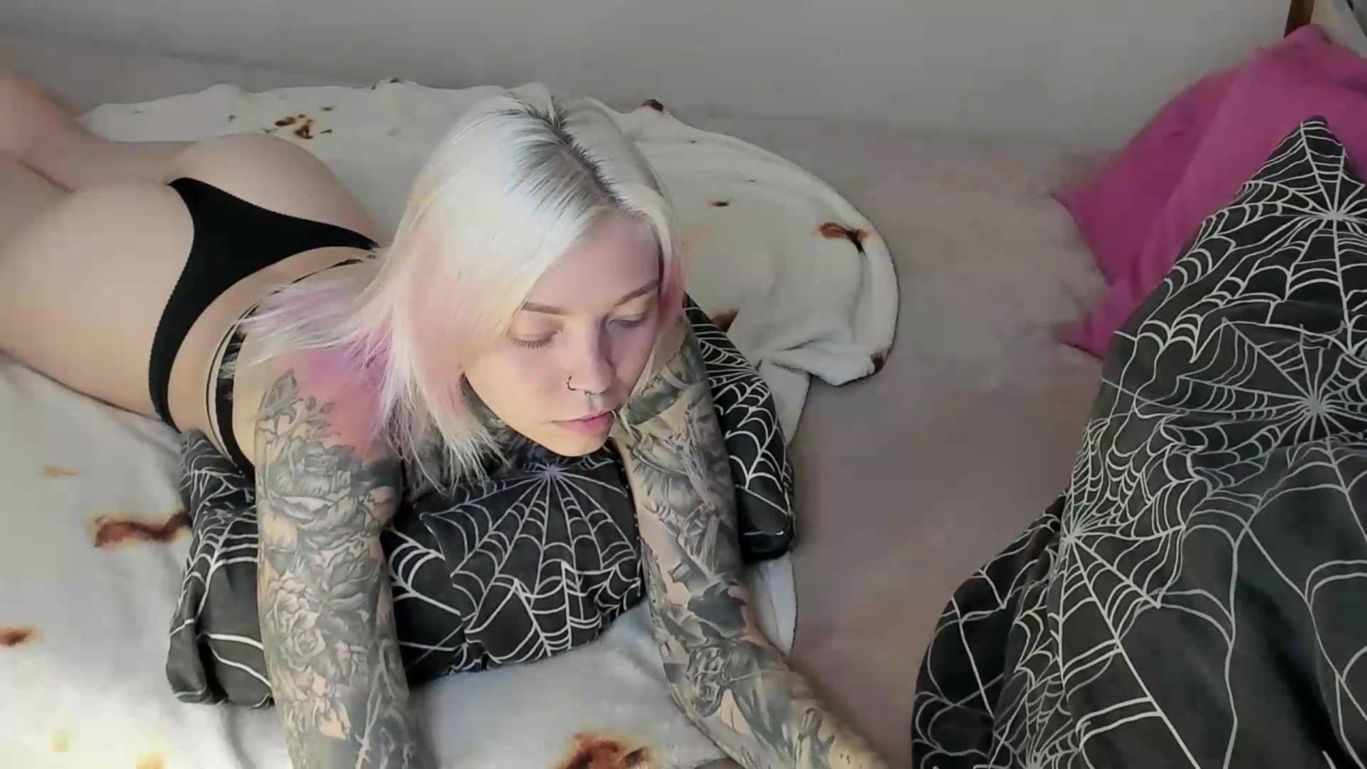 Gallery image thumbnail from LiluKayden's myfreecams stream on, 09/12/2026, 17:55 image 6 of 20
