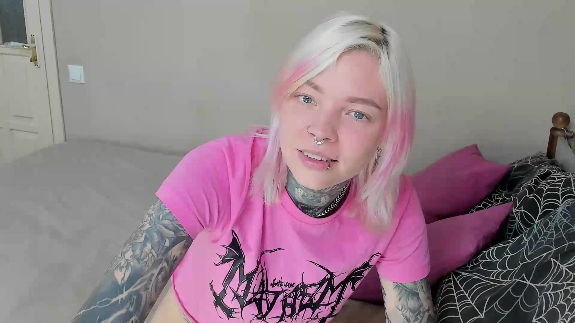 Gallery image thumbnail from LiluKayden's myfreecams stream on, 09/15/2026, 20:33 image 6 of 20