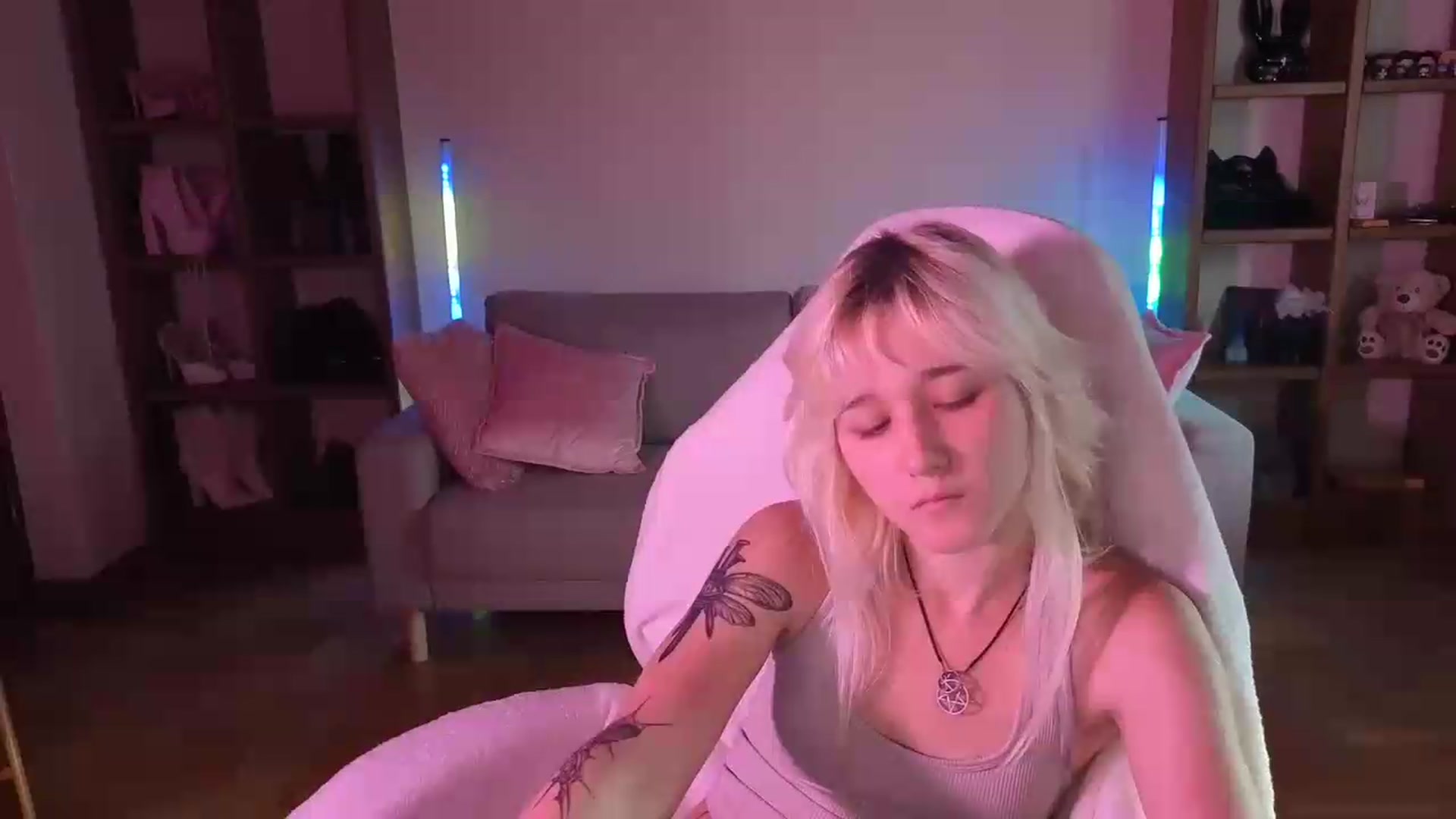 Gallery image thumbnail from LilyBloom's myfreecams stream on, 06/07/2026, 16:30 image 15 of 20
