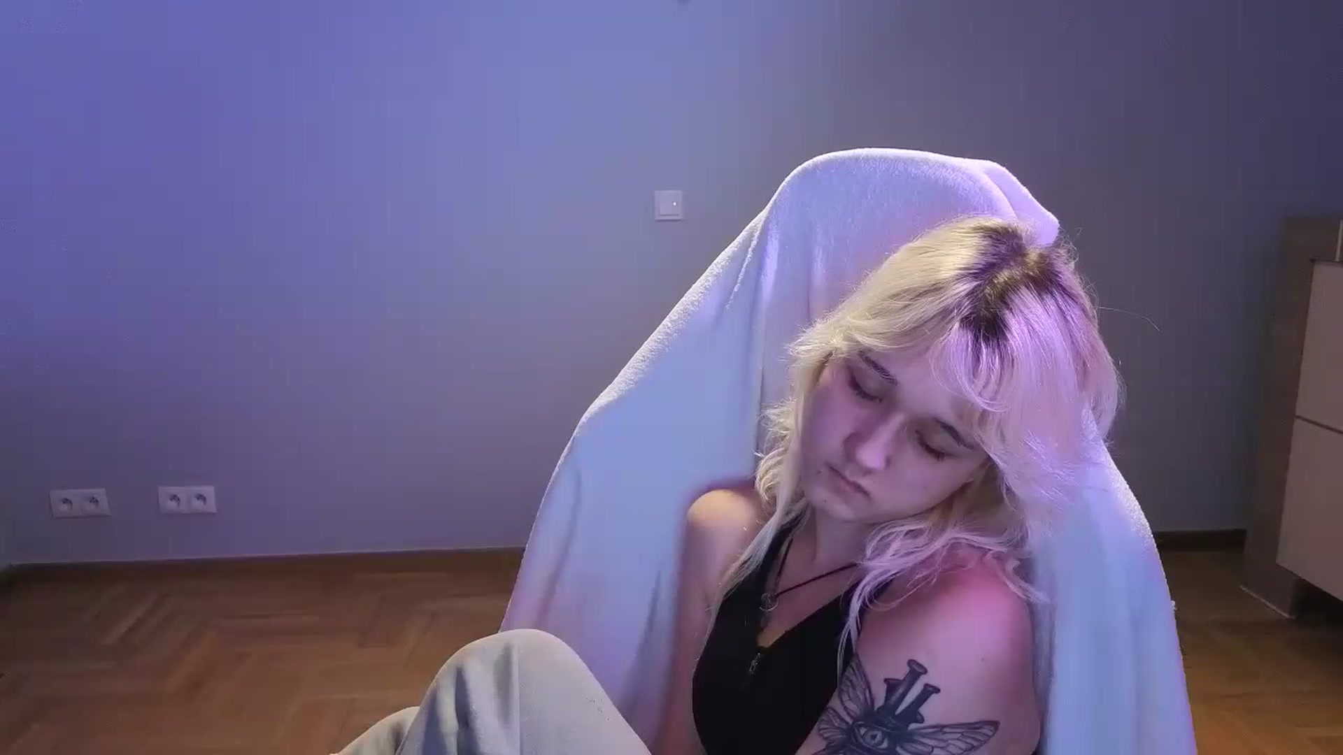 Gallery image thumbnail from LilyBloom's myfreecams stream on, 06/09/2026, 18:41 image 14 of 20