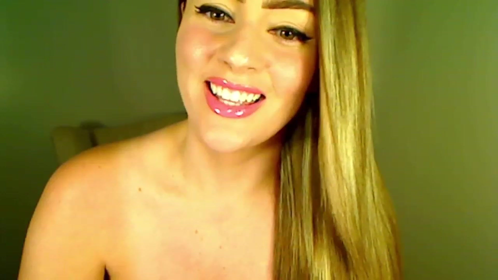 Gallery image thumbnail from LilyColt's myfreecams stream on, 12/05/2022, 18:28 image 13 of 20