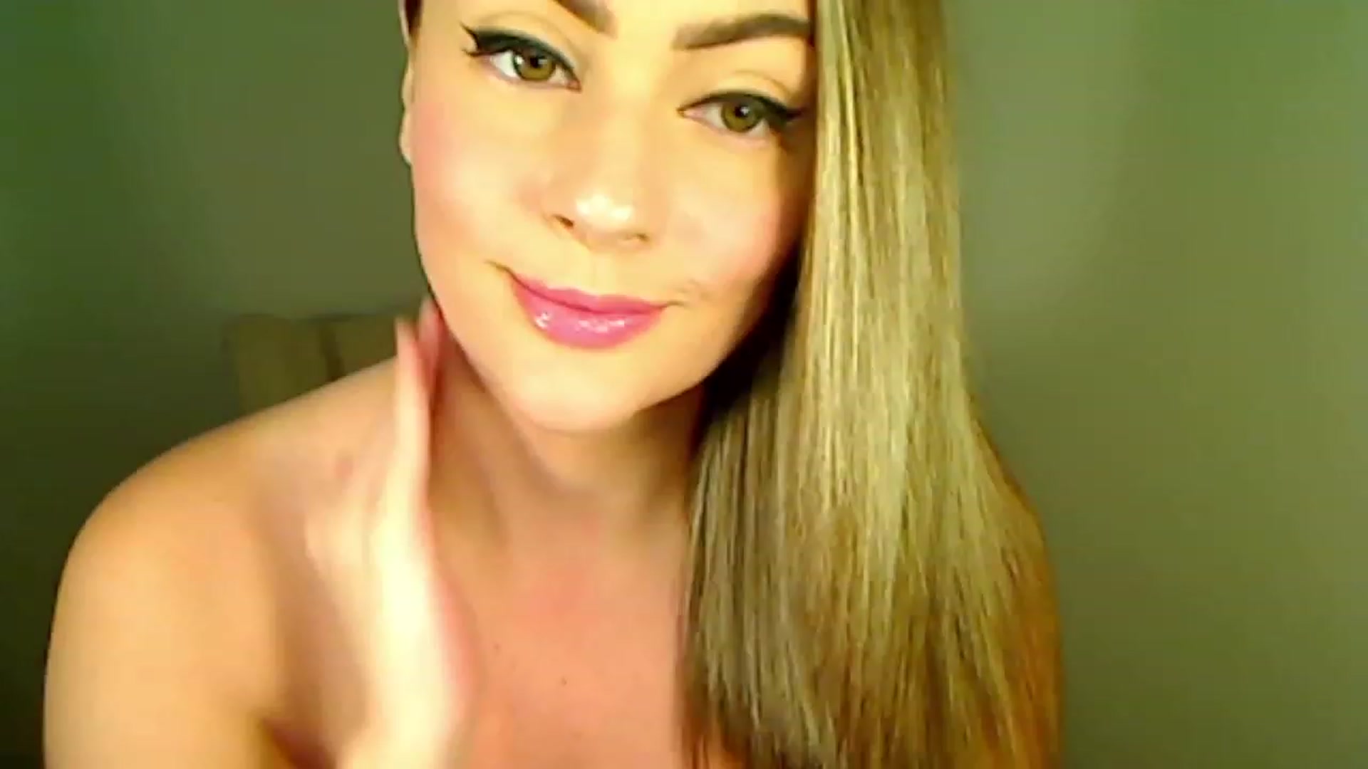 Gallery image thumbnail from LilyColt's myfreecams stream on, 12/09/2022, 17:15 image 9 of 20
