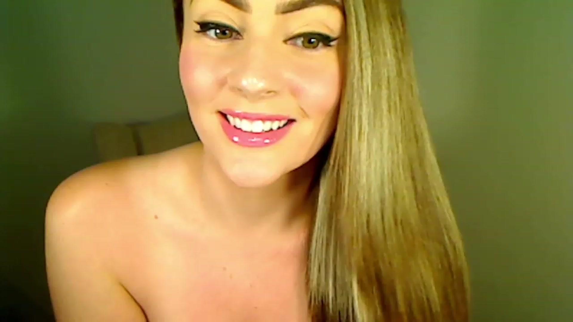 Gallery image thumbnail from LilyColt's myfreecams stream on, 12/09/2022, 17:32 image 3 of 20