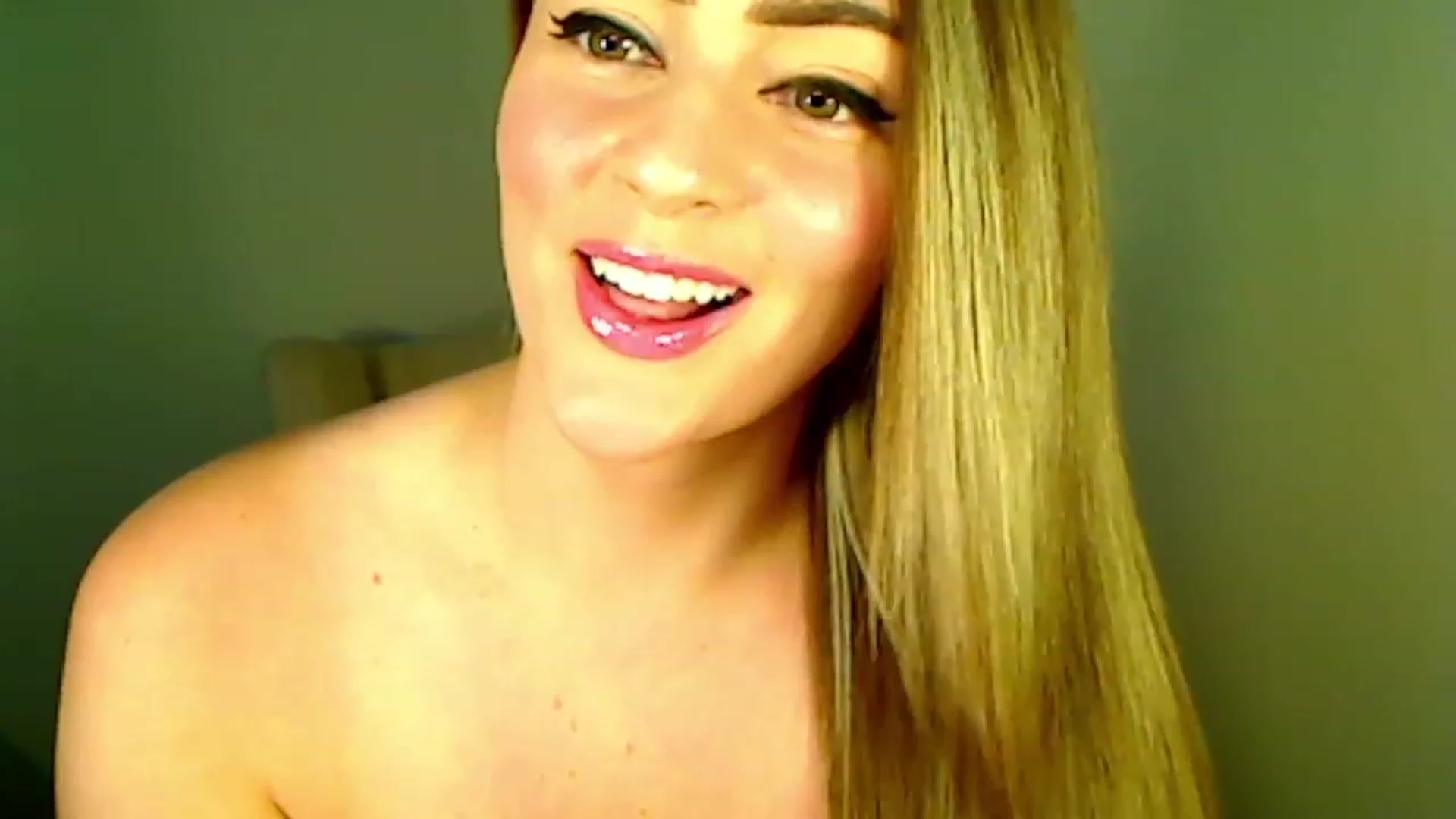 Gallery image thumbnail from LilyColt's myfreecams stream on, 12/19/2022, 18:43 image 12 of 20