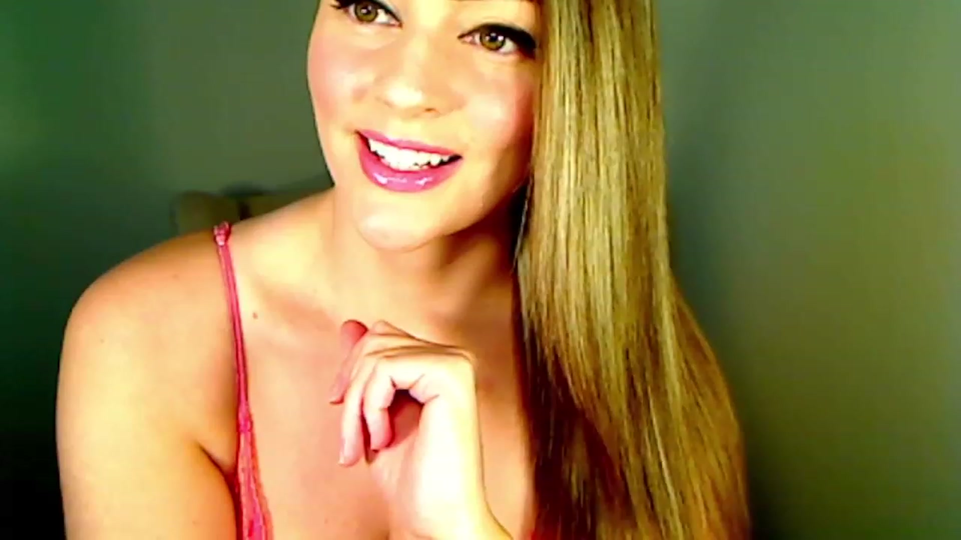 Gallery image thumbnail from LilyColt's myfreecams stream on, 12/19/2022, 18:43 image 3 of 20