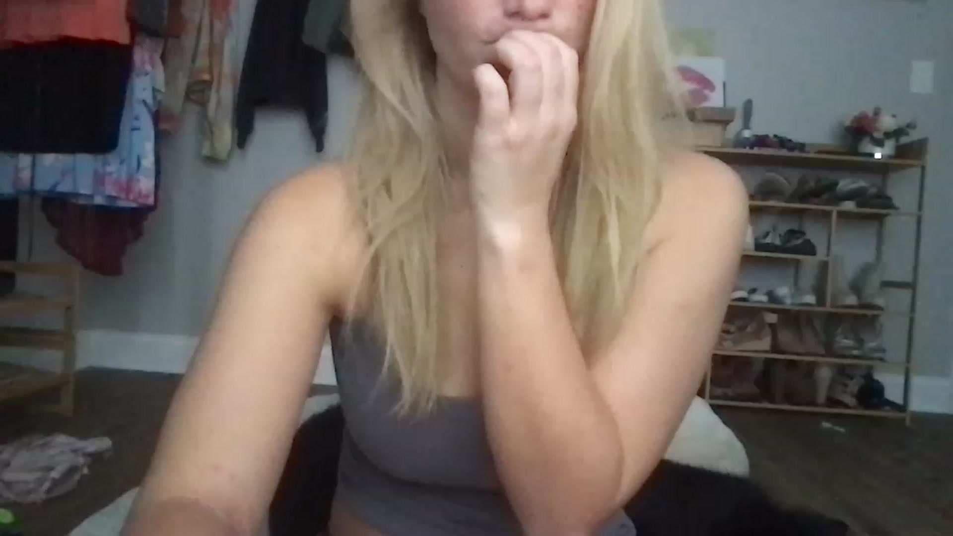 Gallery image thumbnail from LilyCookie's myfreecams stream on, 12/12/2022, 16:01 image 15 of 20