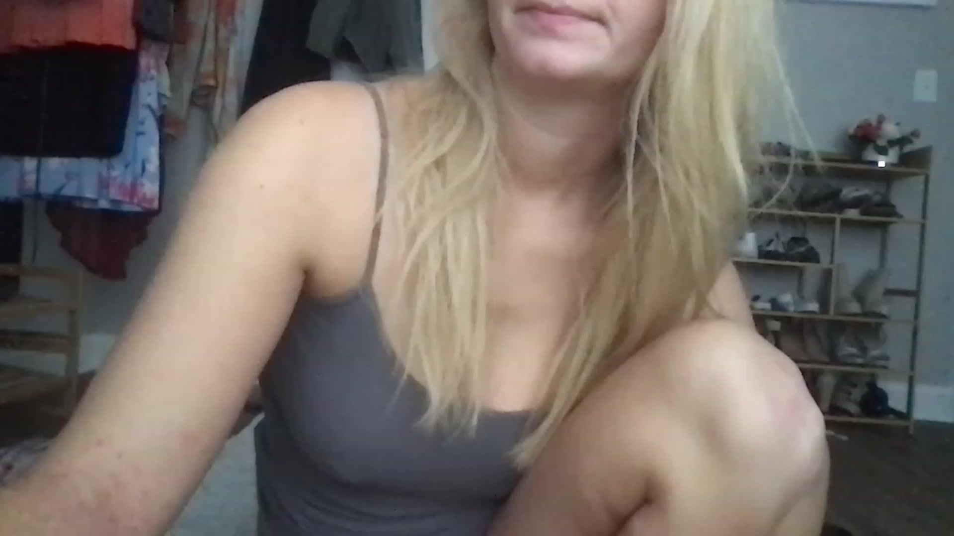 Gallery image thumbnail from LilyCookie's myfreecams stream on, 12/12/2022, 16:01 image 16 of 20