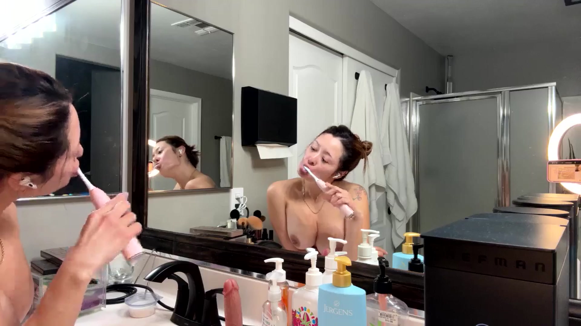 Gallery image thumbnail from LilyFord's myfreecams stream on, 01/25/2026, 09:33 image 6 of 20