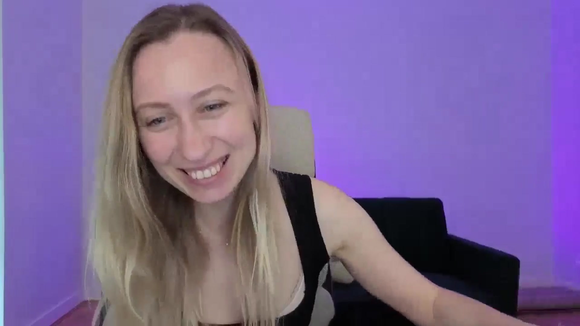 Gallery image thumbnail from LilyFoxx's myfreecams stream on, 05/15/2025, 14:15 image 9 of 20