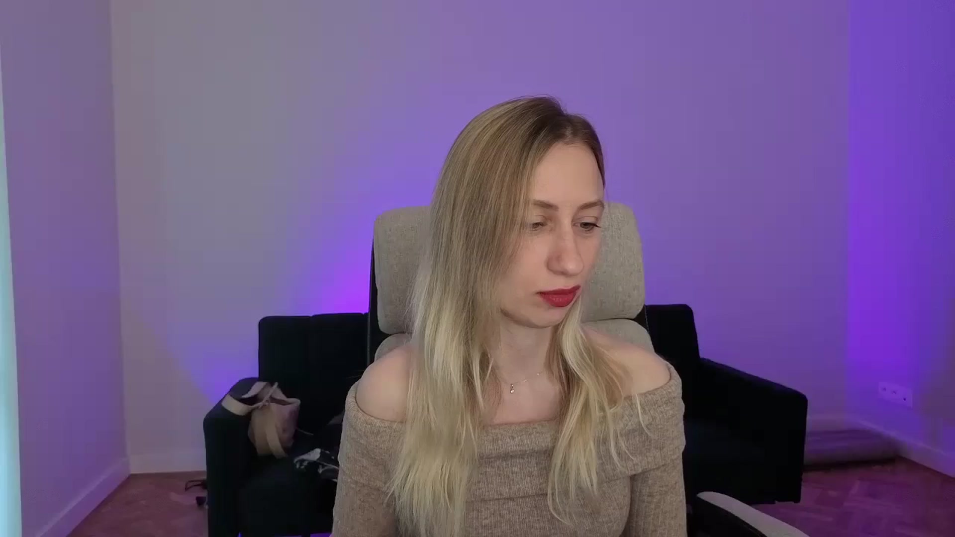 Gallery image thumbnail from LilyFoxx's myfreecams stream on, 05/16/2025, 10:54 image 2 of 20