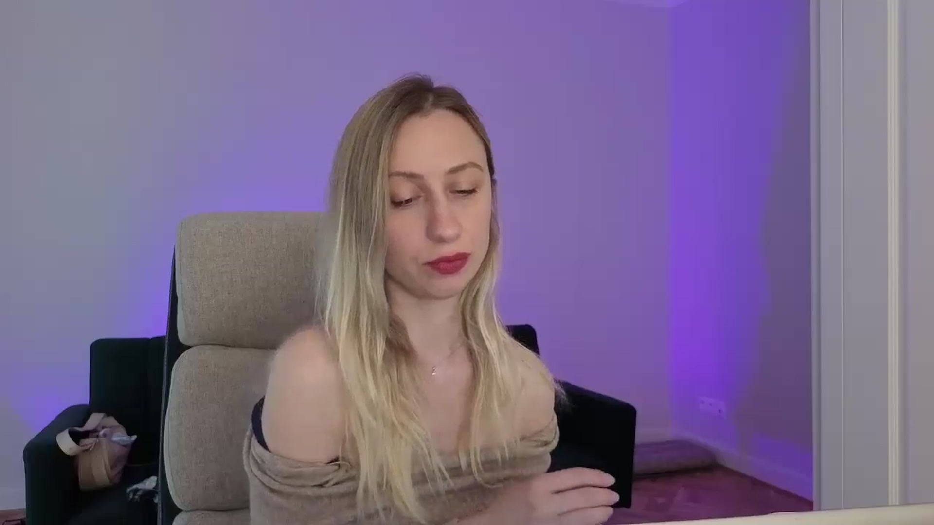 Gallery image thumbnail from LilyFoxx's myfreecams stream on, 05/16/2025, 11:30 image 15 of 20