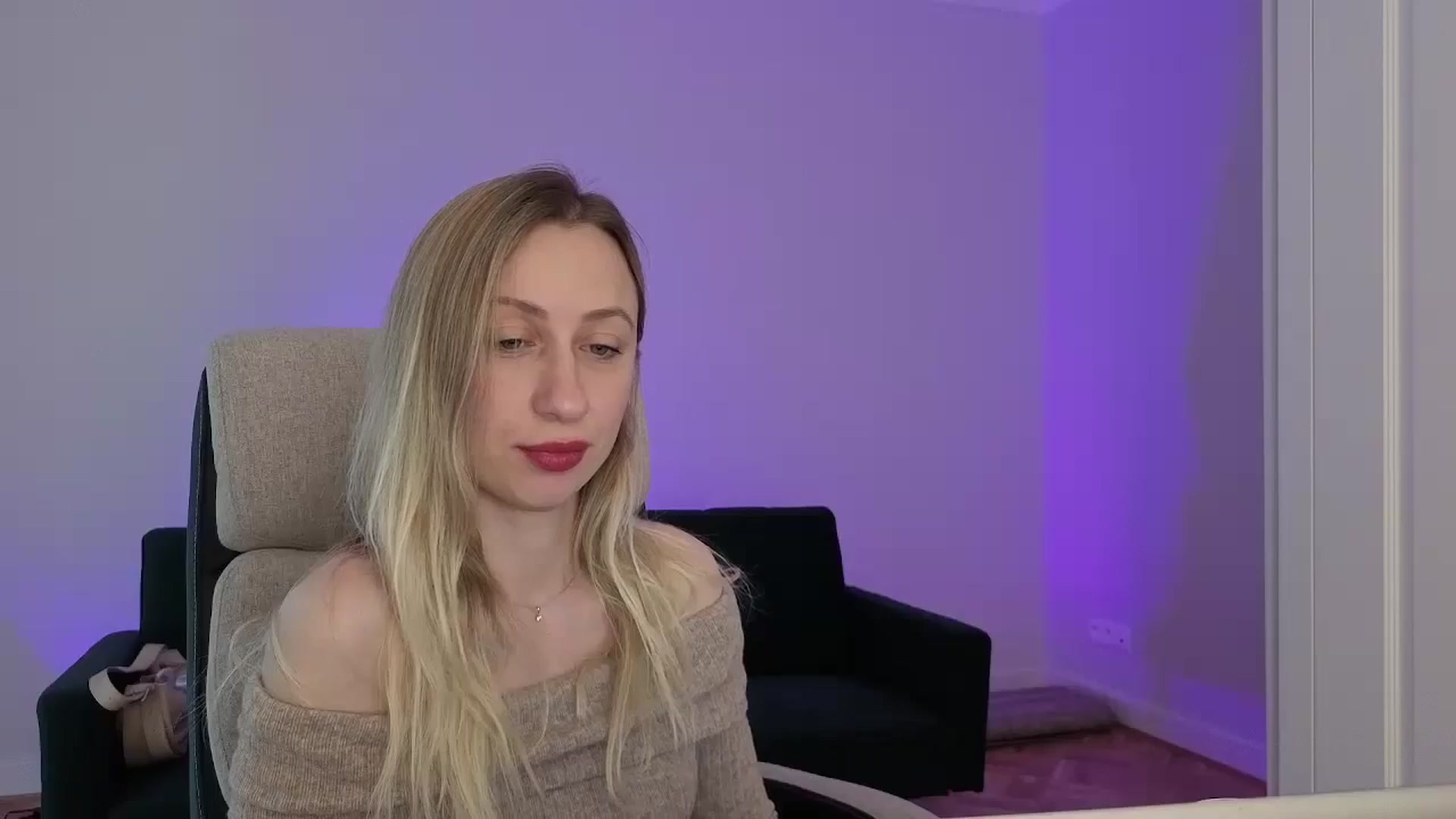 Gallery image thumbnail from LilyFoxx's myfreecams stream on, 05/16/2025, 11:30 image 12 of 20