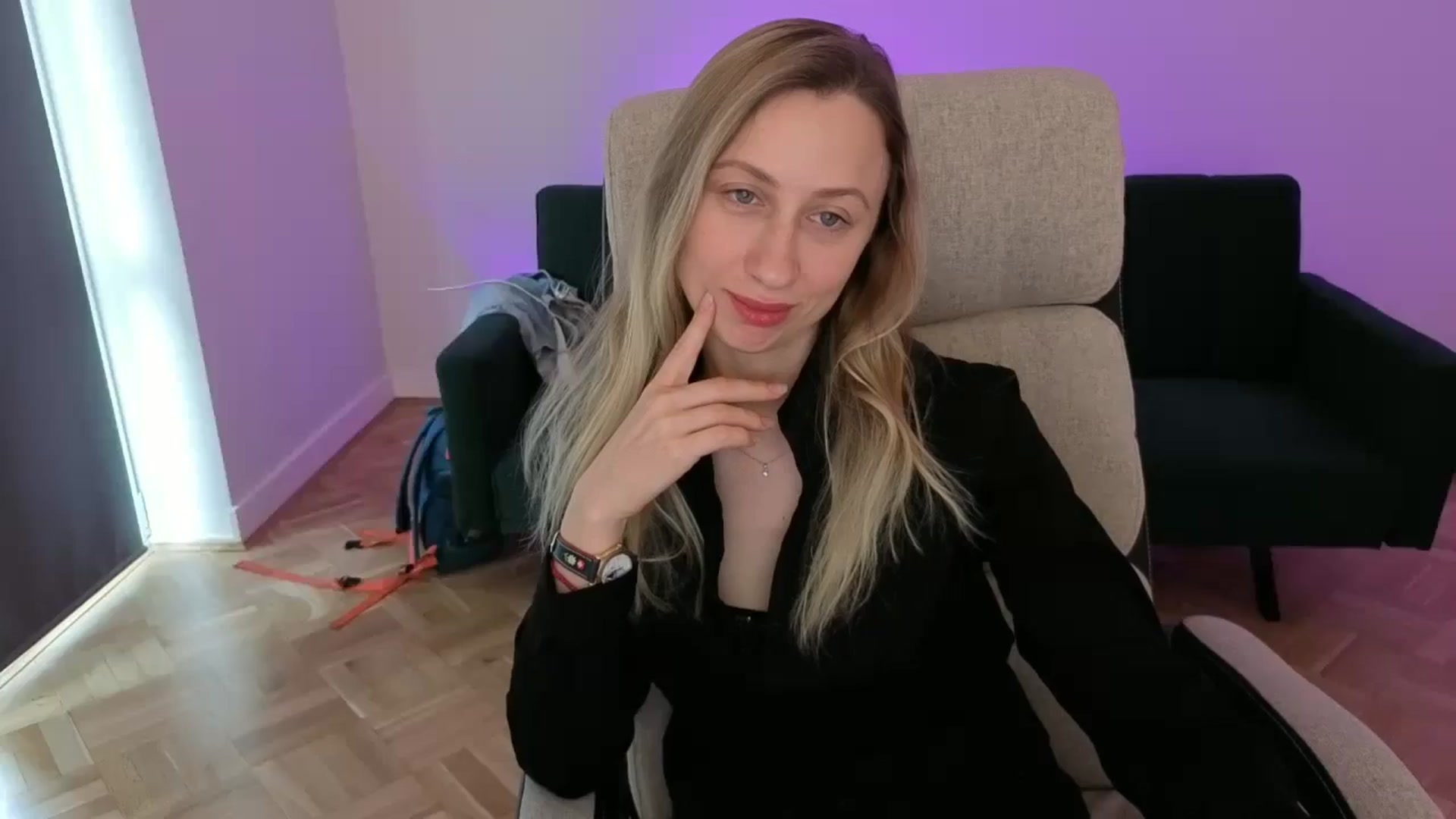 Gallery image thumbnail from LilyFoxx's myfreecams stream on, 05/21/2025, 11:09 image 3 of 20