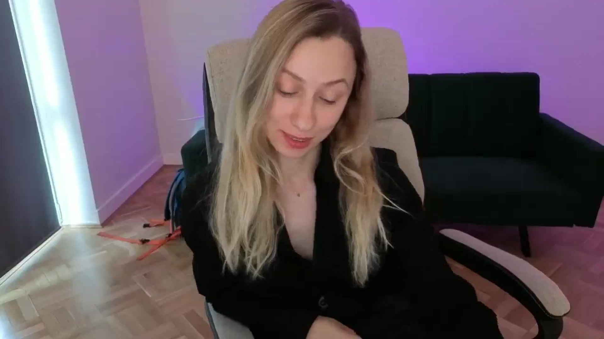Gallery image thumbnail from LilyFoxx's myfreecams stream on, 05/21/2025, 11:09 image 10 of 20