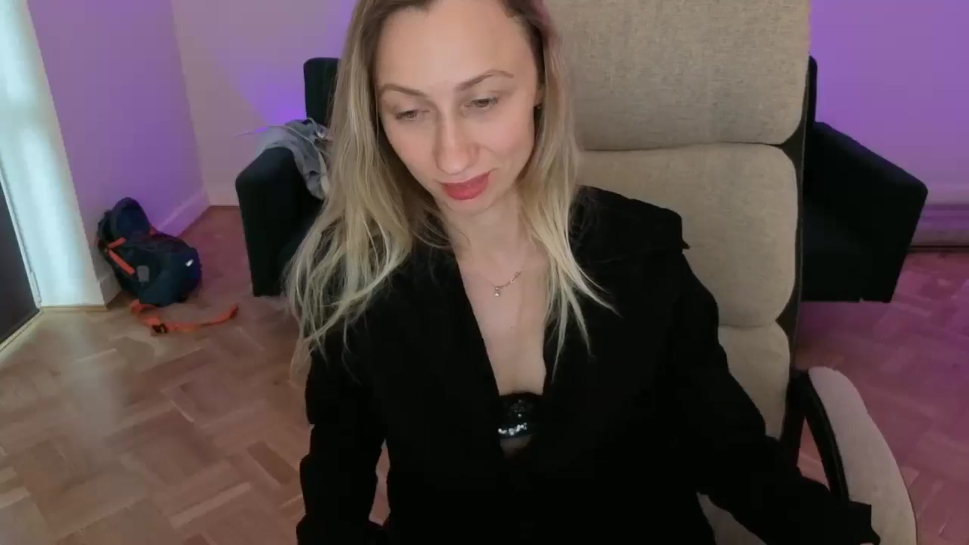 Gallery image thumbnail from LilyFoxx's myfreecams stream on, 05/21/2025, 14:10 image 19 of 20