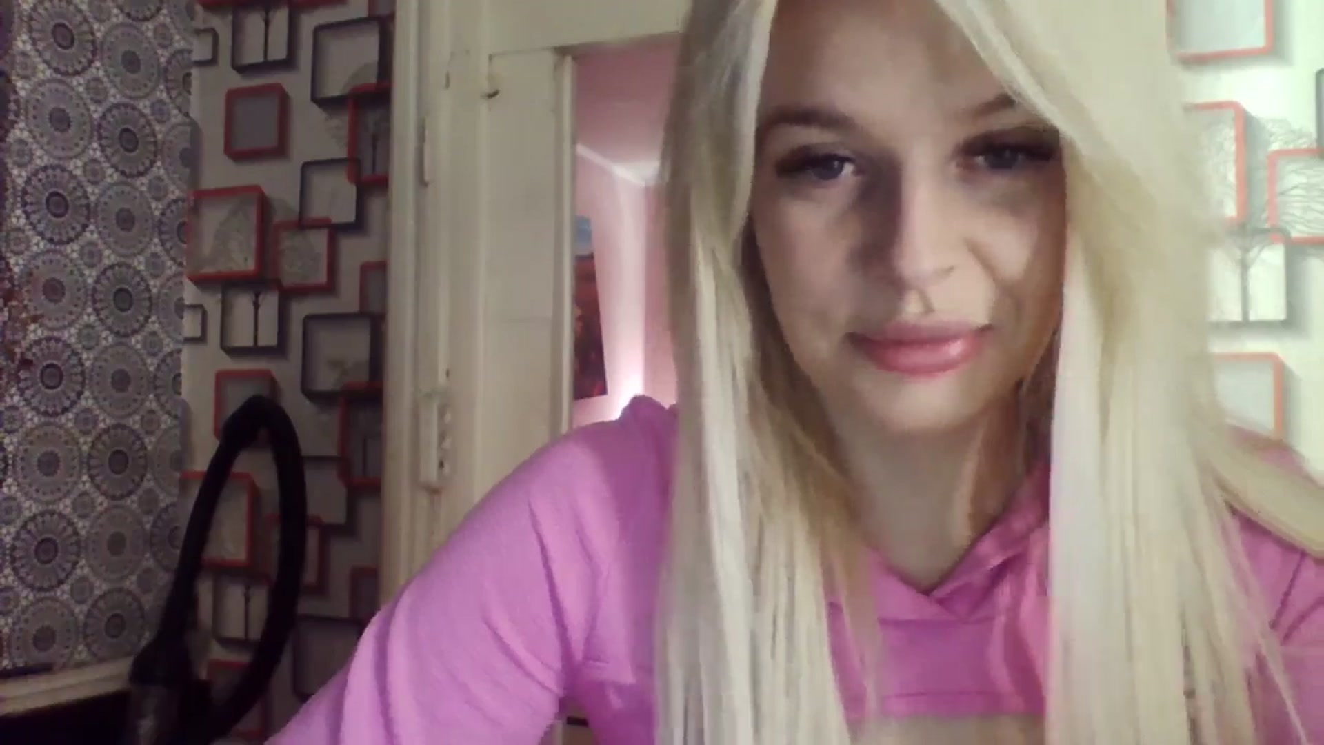 Gallery image thumbnail from LilyGray's myfreecams stream on, 04/14/2025, 12:28 image 13 of 20