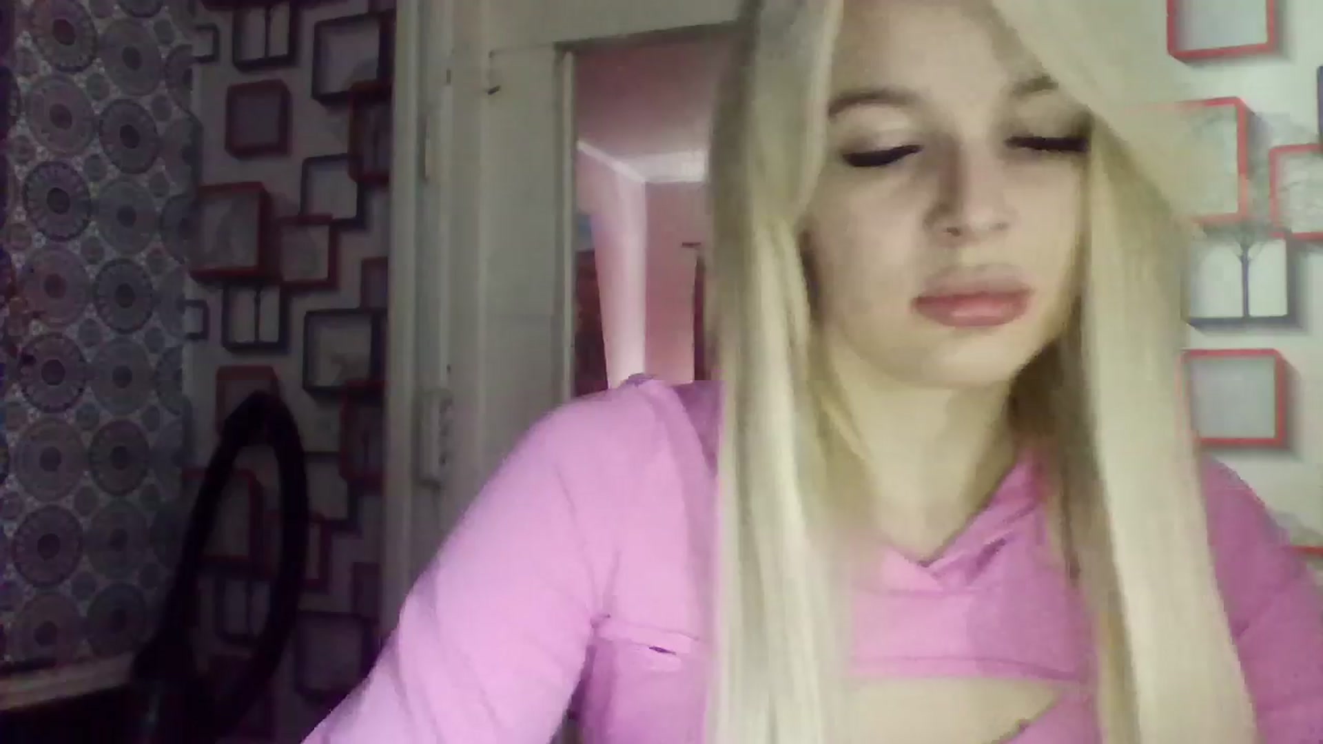 Gallery image thumbnail from LilyGray's myfreecams stream on, 04/14/2025, 12:28 image 4 of 20