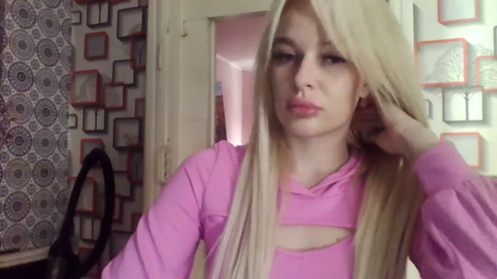 Gallery image thumbnail from LilyGray's myfreecams stream on, 04/14/2025, 12:28 image 10 of 20