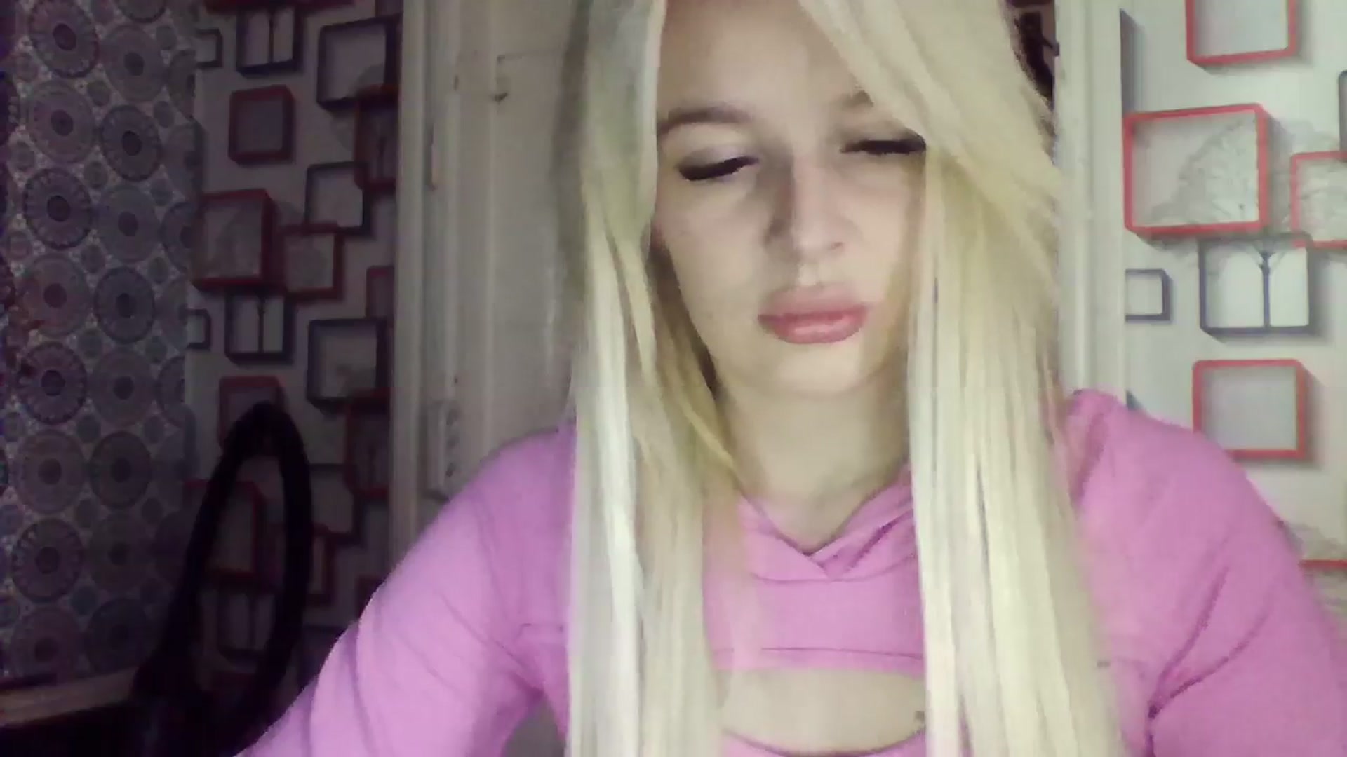 Gallery image thumbnail from LilyGray's myfreecams stream on, 04/14/2025, 12:28 image 6 of 20