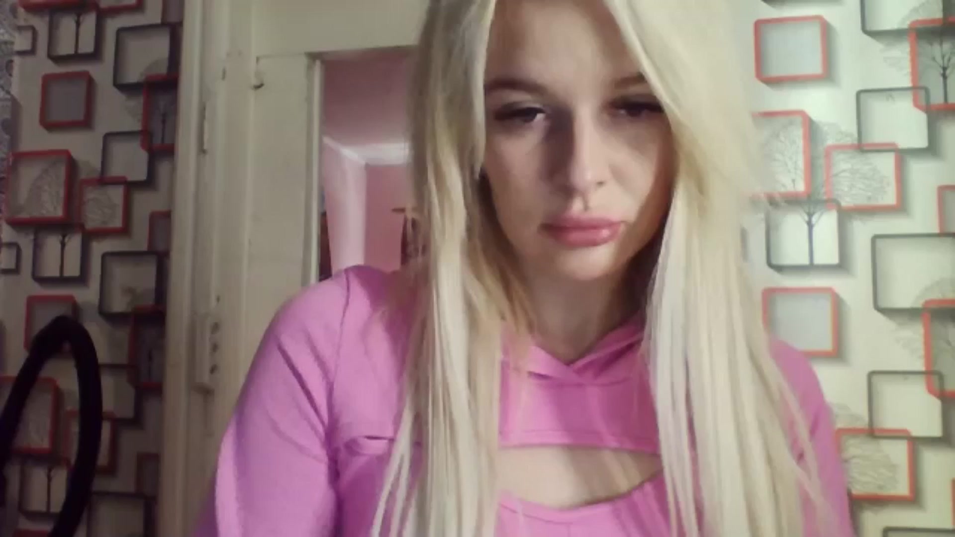 Gallery image thumbnail from LilyGray's myfreecams stream on, 04/14/2025, 13:06 image 9 of 20
