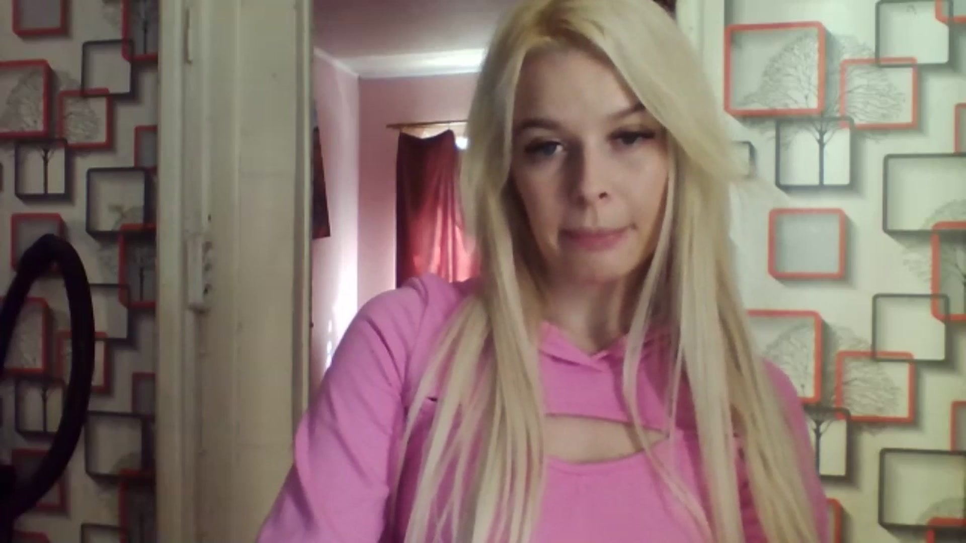 Gallery image thumbnail from LilyGray's myfreecams stream on, 04/14/2025, 13:06 image 12 of 20