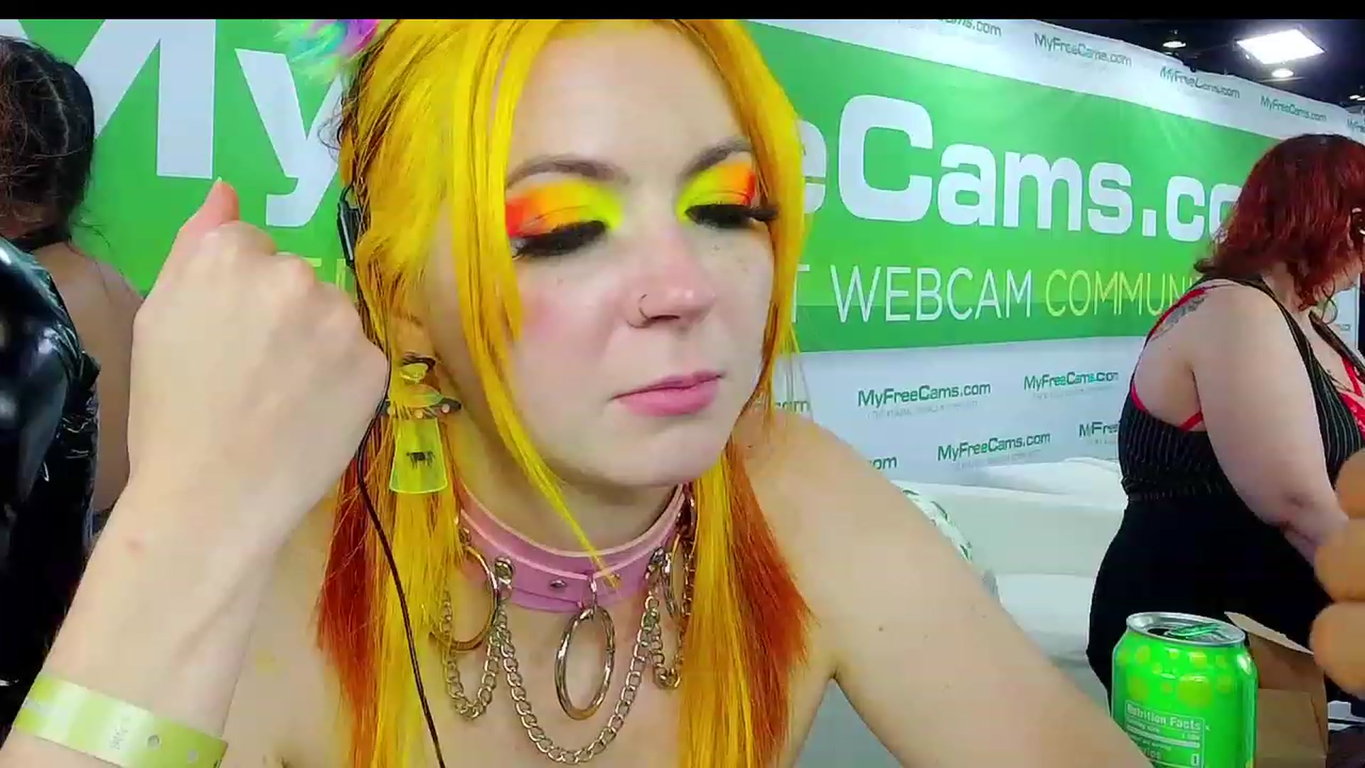 Gallery image thumbnail from LilyKush's myfreecams stream on, 04/23/2023, 24:12 image 14 of 20