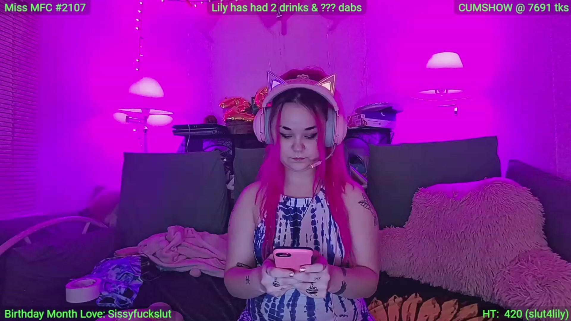 Gallery image thumbnail from LilyWhite42O's myfreecams stream on, 03/20/2023, 24:25 image 18 of 20