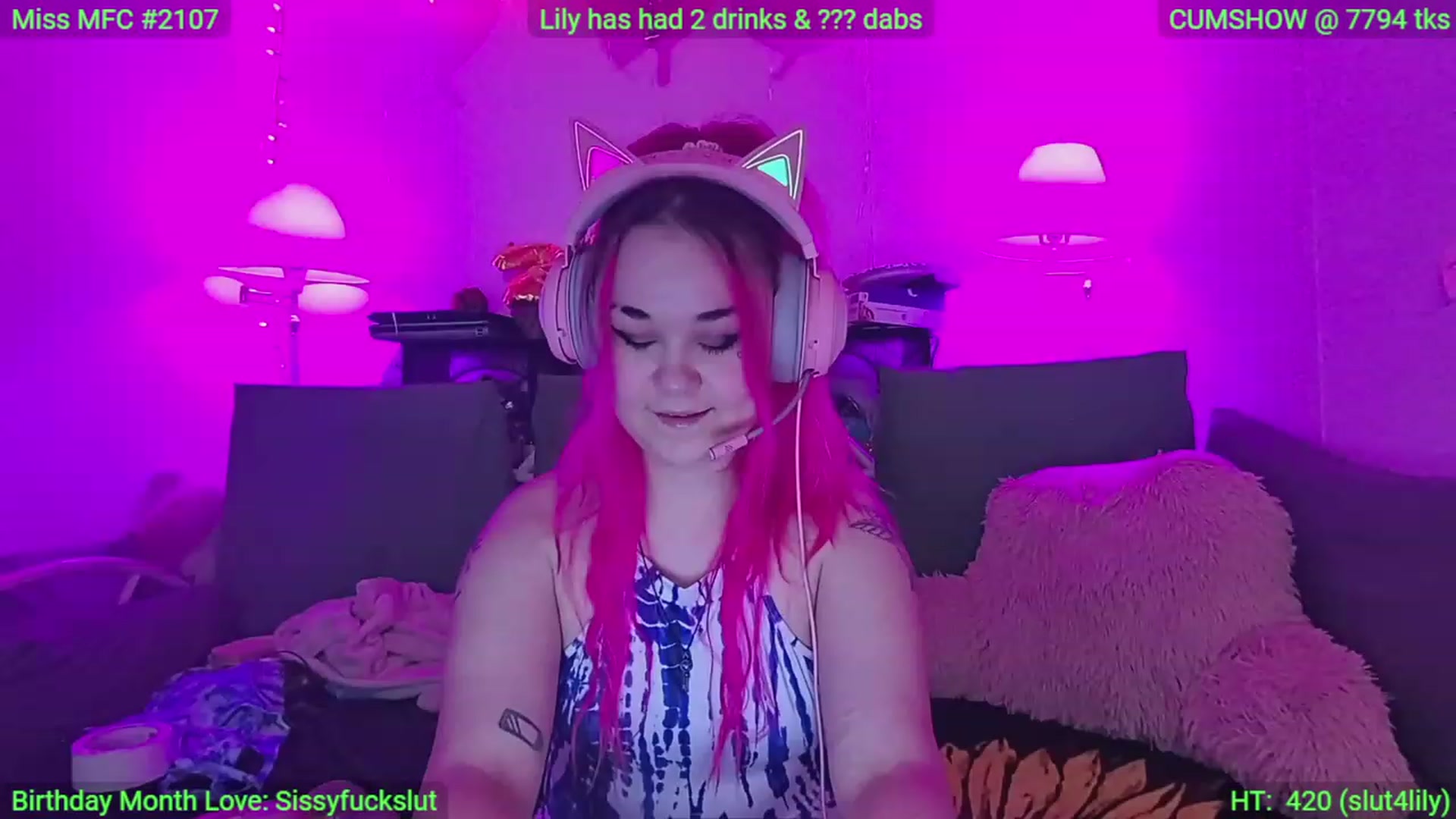 Gallery image thumbnail from LilyWhite42O's myfreecams stream on, 03/20/2023, 24:25 image 14 of 20