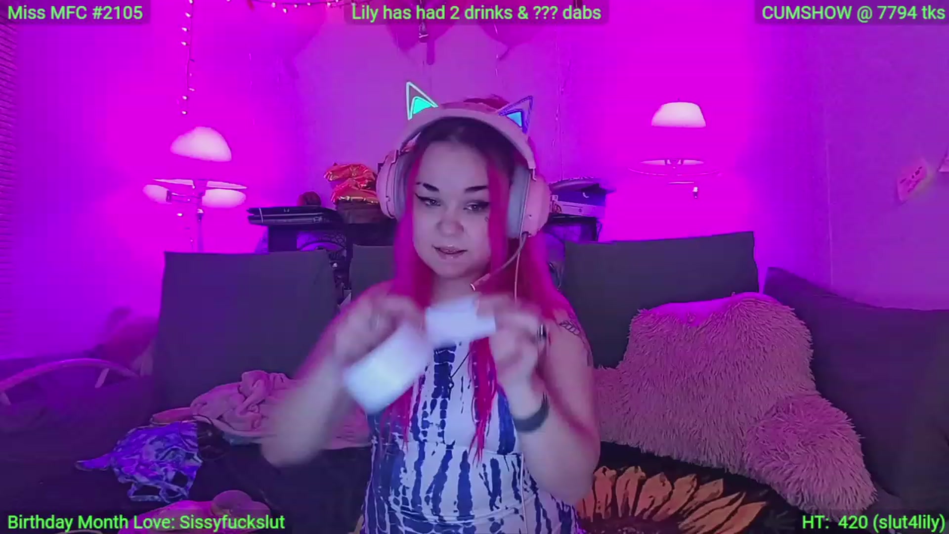 Gallery image thumbnail from LilyWhite42O's myfreecams stream on, 03/20/2023, 24:25 image 11 of 20
