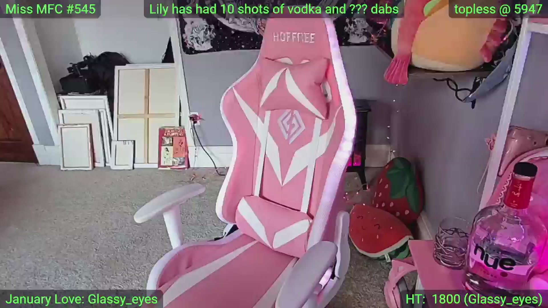 Gallery image thumbnail from LilyWhite42O's myfreecams stream on, 01/03/2025, 16:31 image 13 of 20