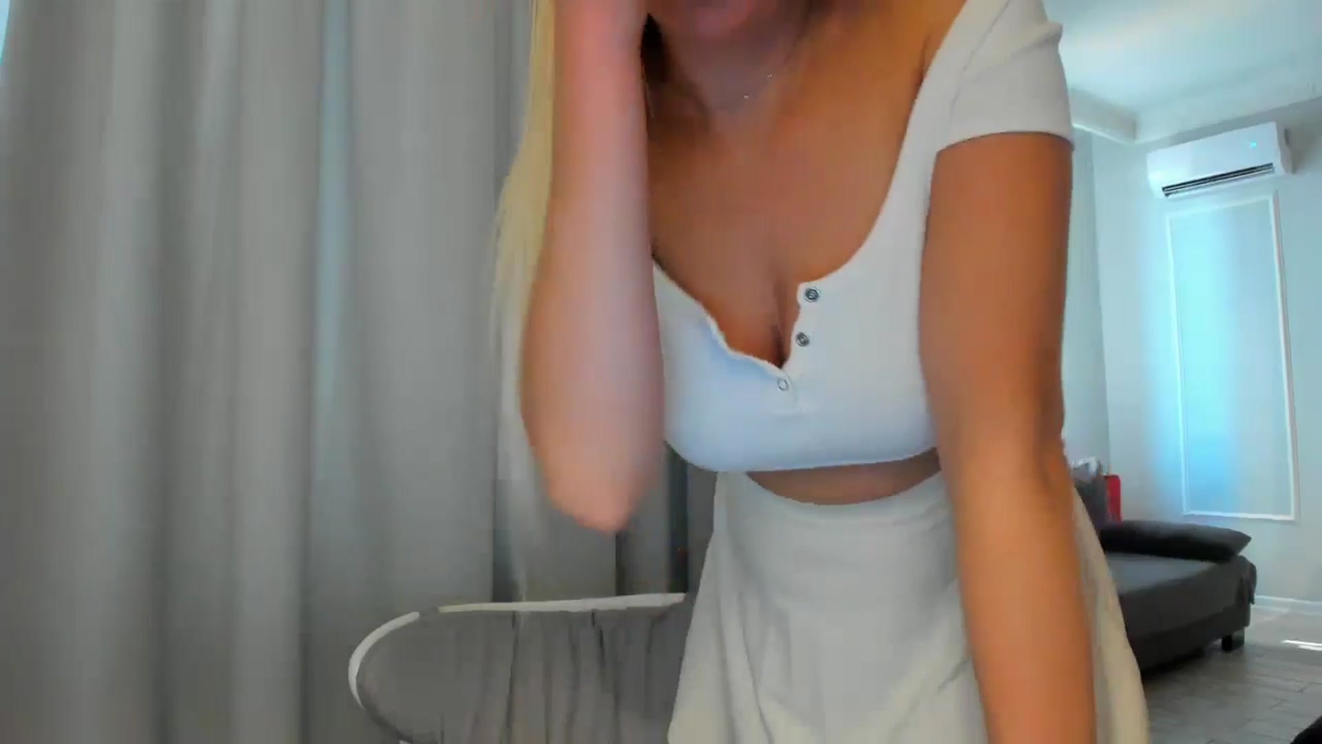 Gallery image thumbnail from Lily_8's myfreecams stream on, 08/31/2025, 13:00 image 16 of 20