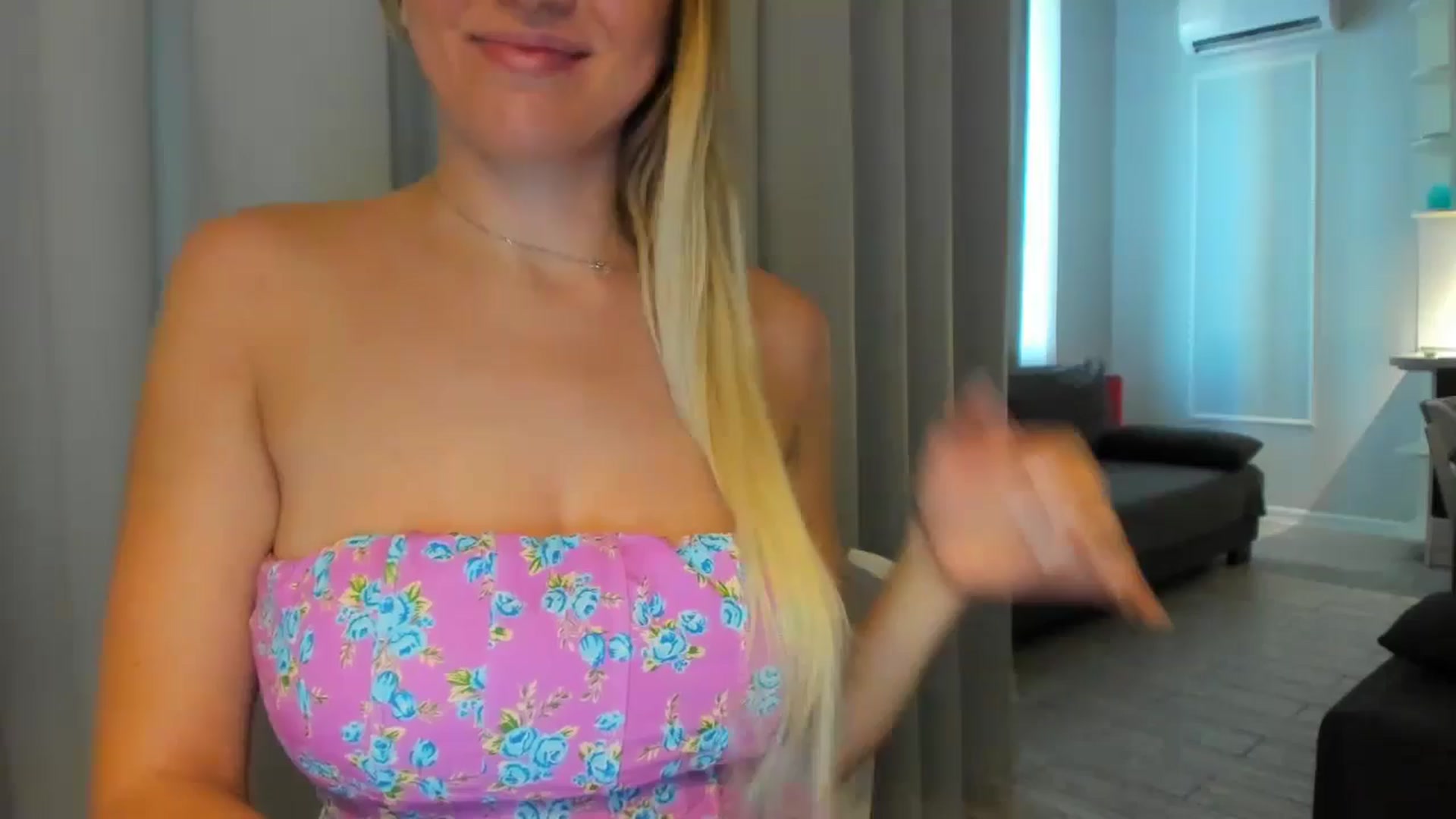 Gallery image thumbnail from Lily_8's myfreecams stream on, 08/31/2025, 15:20 image 11 of 20