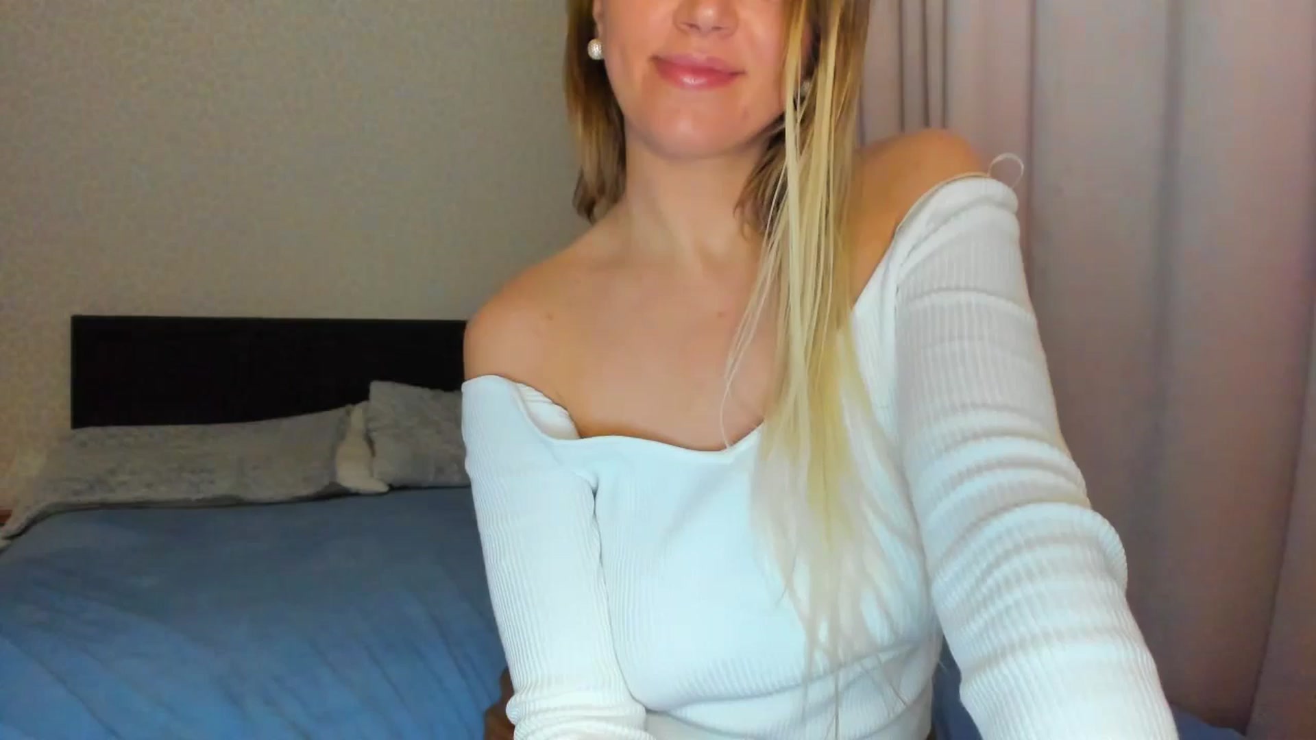 Gallery image thumbnail from Lily_8's myfreecams stream on, 09/15/2025, 21:11 image 8 of 20