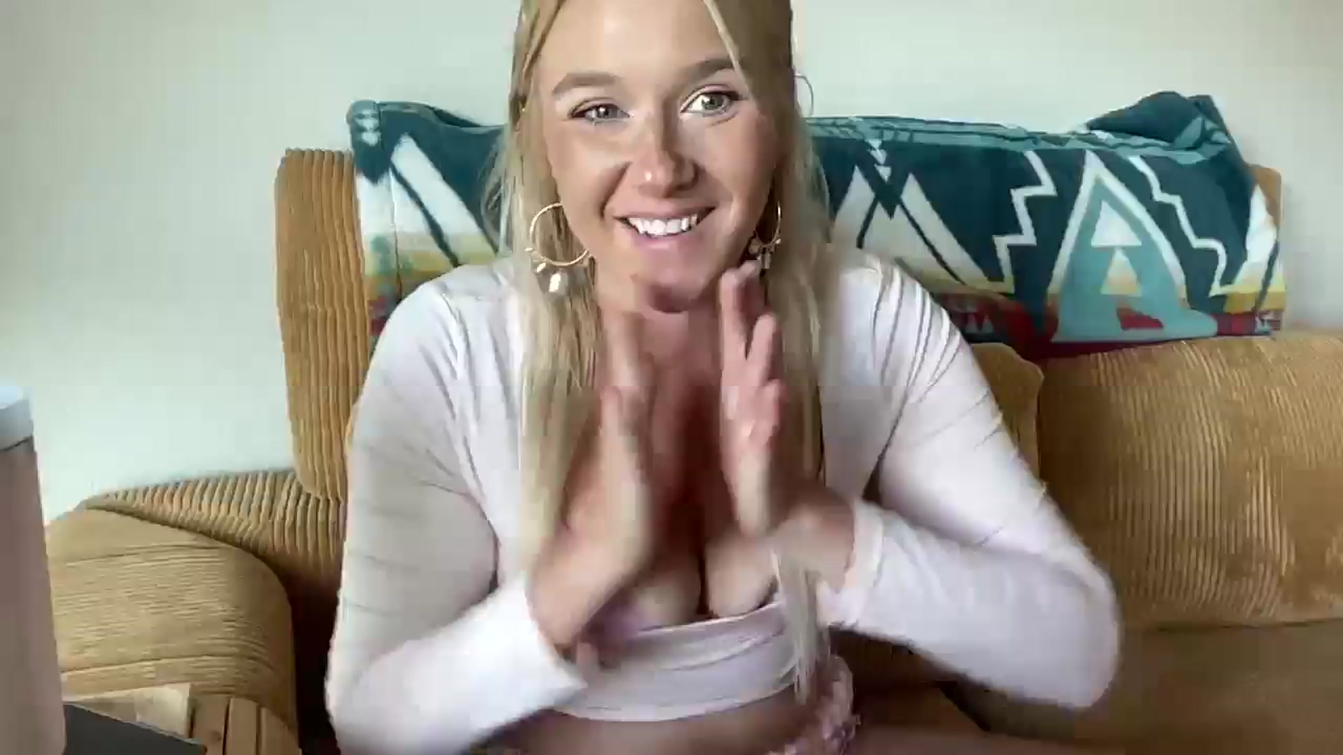 Gallery image thumbnail from Lily_Kell's myfreecams stream on, 04/19/2025, 22:46 image 3 of 20
