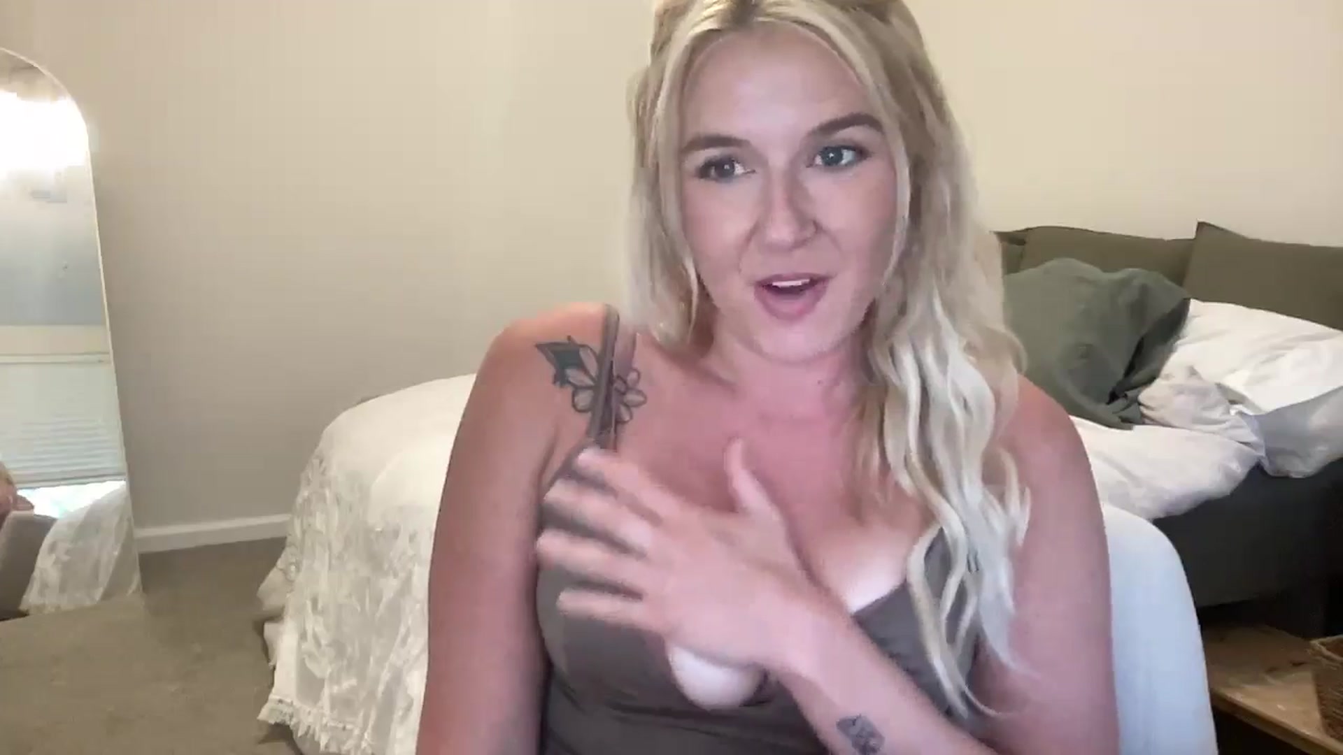 Gallery image thumbnail from Lily_Kell's myfreecams stream on, 04/30/2025, 24:00 image 18 of 20
