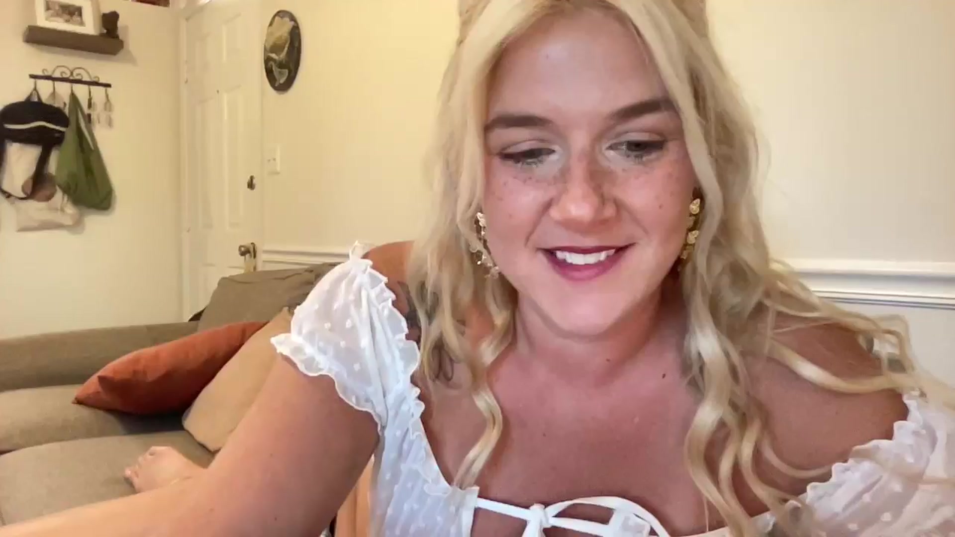 Gallery image thumbnail from Lily_Kell's myfreecams stream on, 04/30/2025, 23:31 image 1 of 20