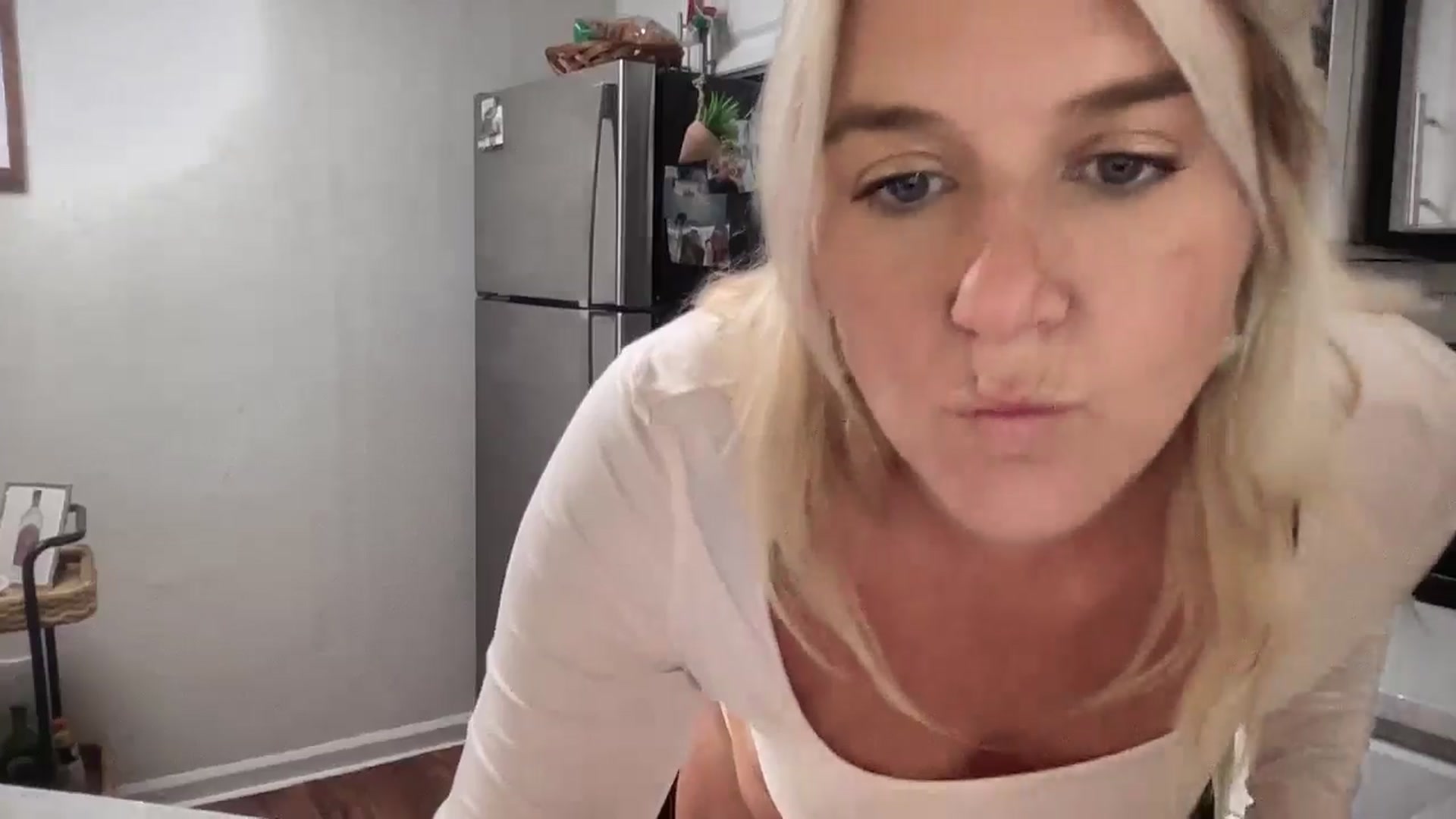 Gallery image thumbnail from Lily_Kell's myfreecams stream on, 08/25/2025, 17:36 image 16 of 20