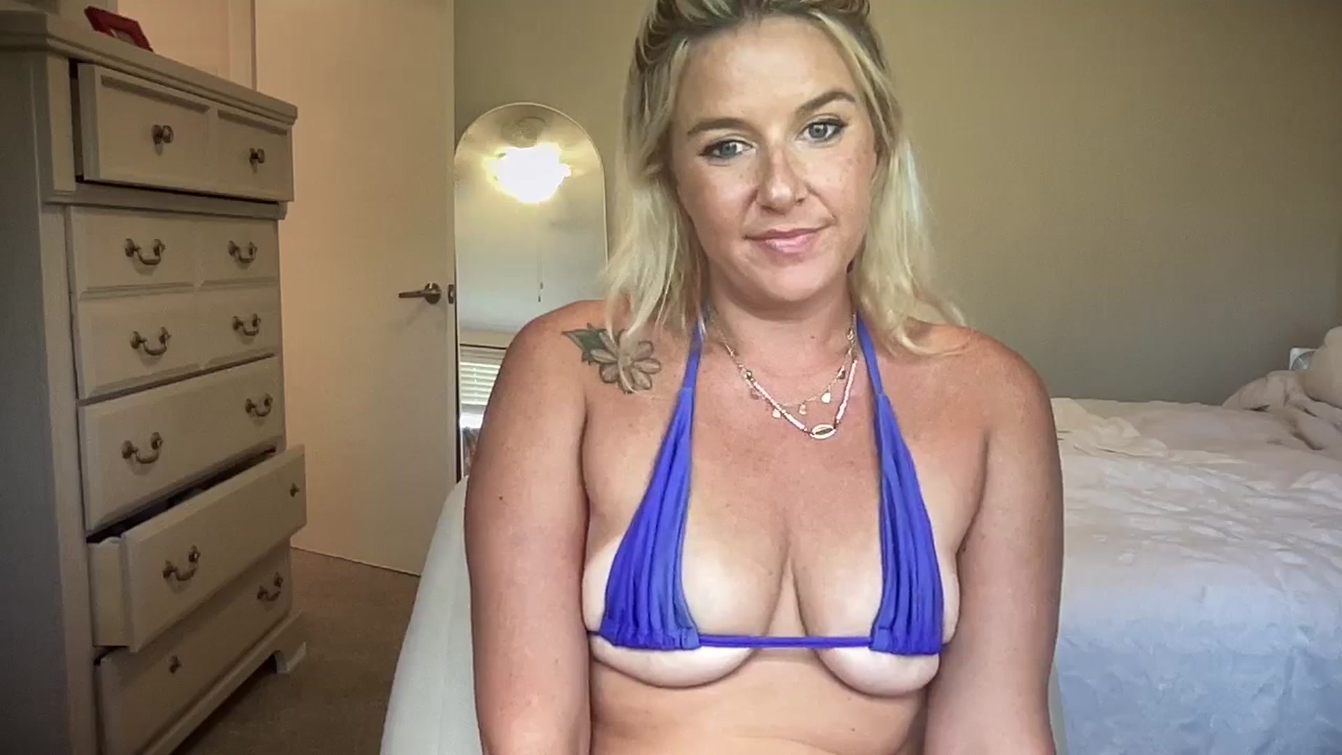 Gallery image thumbnail from Lily_Kell's myfreecams stream on, 09/20/2025, 18:07 image 14 of 20