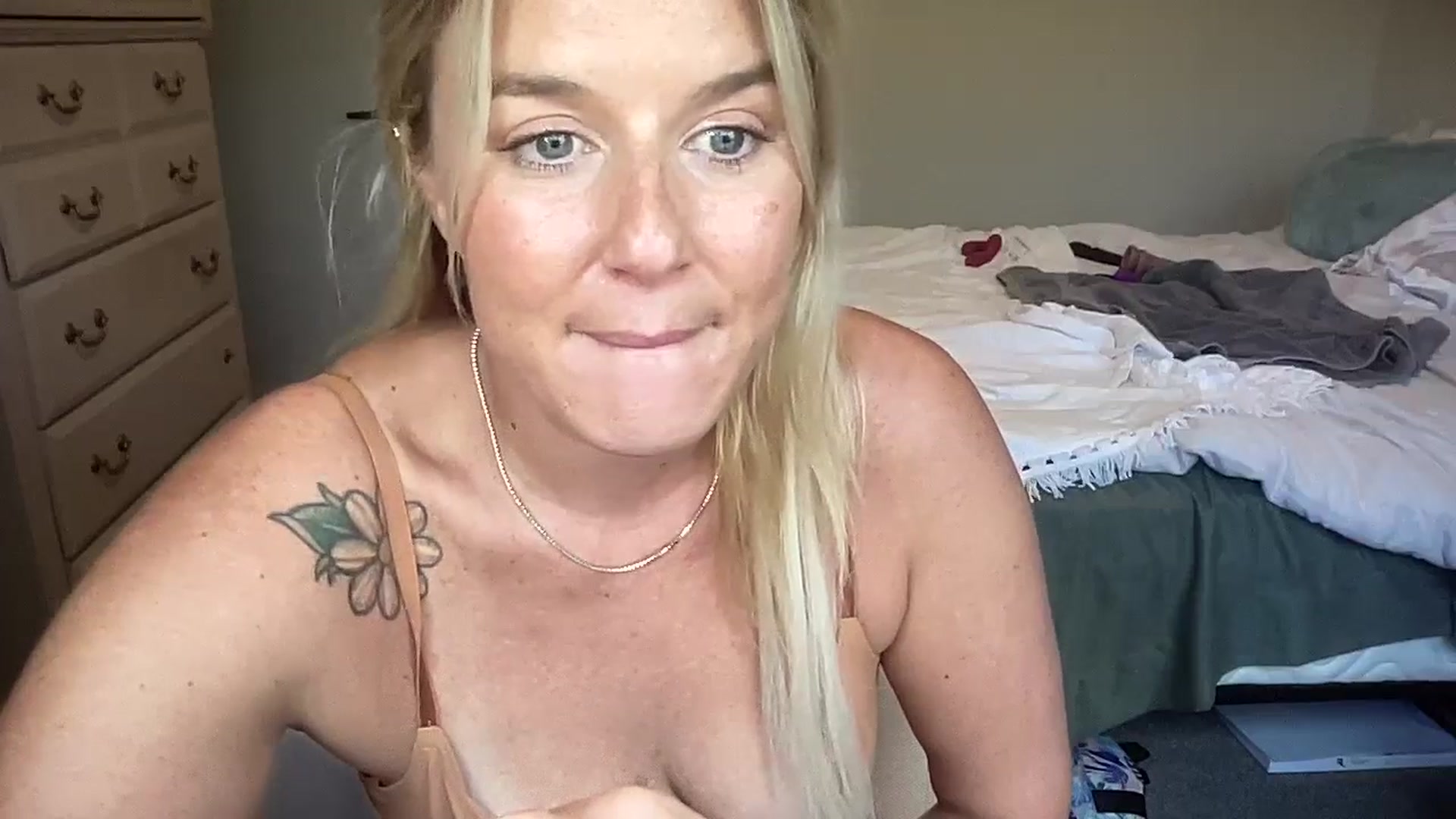 Gallery image thumbnail from Lily_Kell's myfreecams stream on, 10/12/2025, 18:01 image 5 of 20