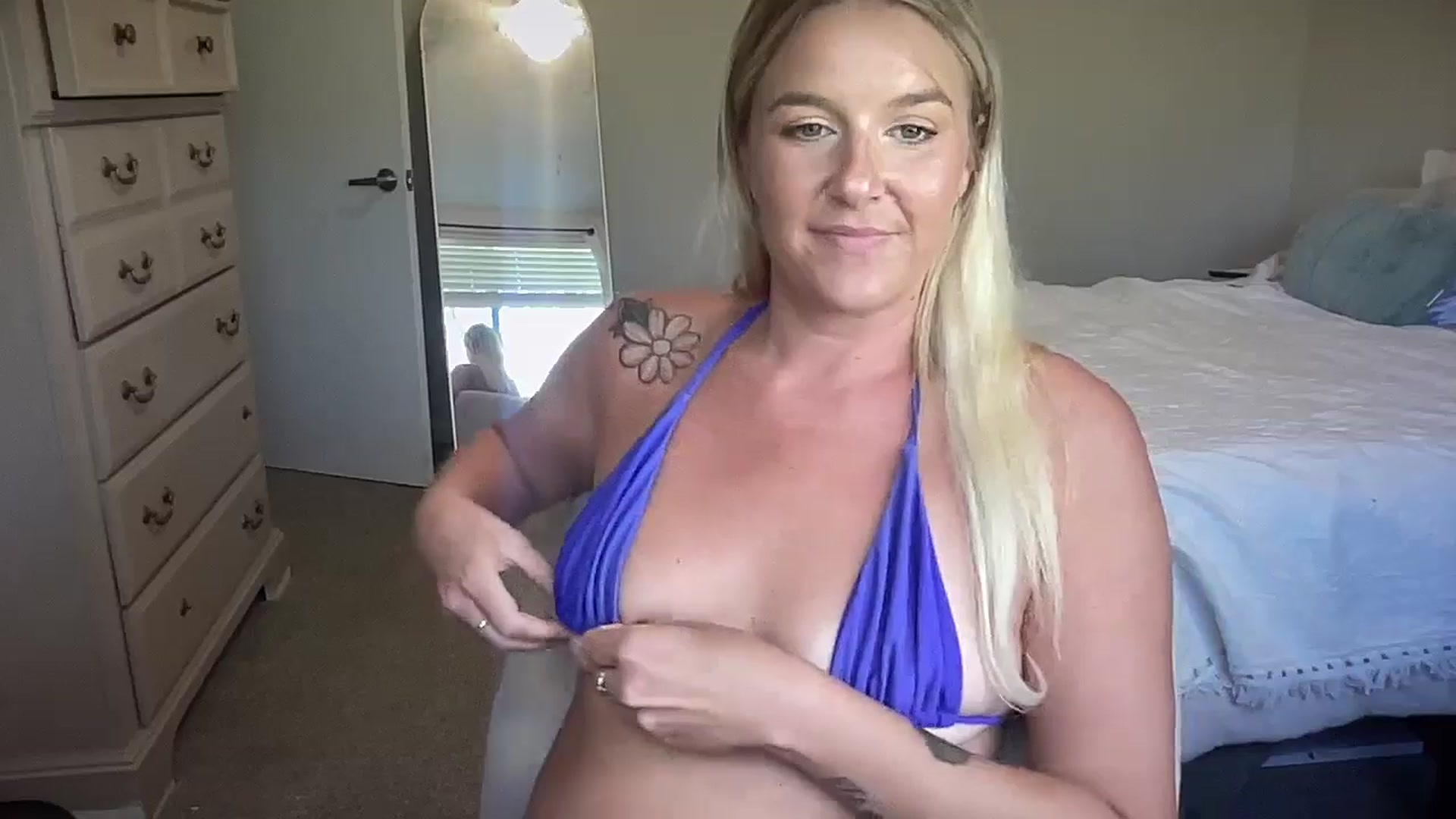 Gallery image thumbnail from Lily_Kell's myfreecams stream on, 10/18/2025, 20:49 image 10 of 20