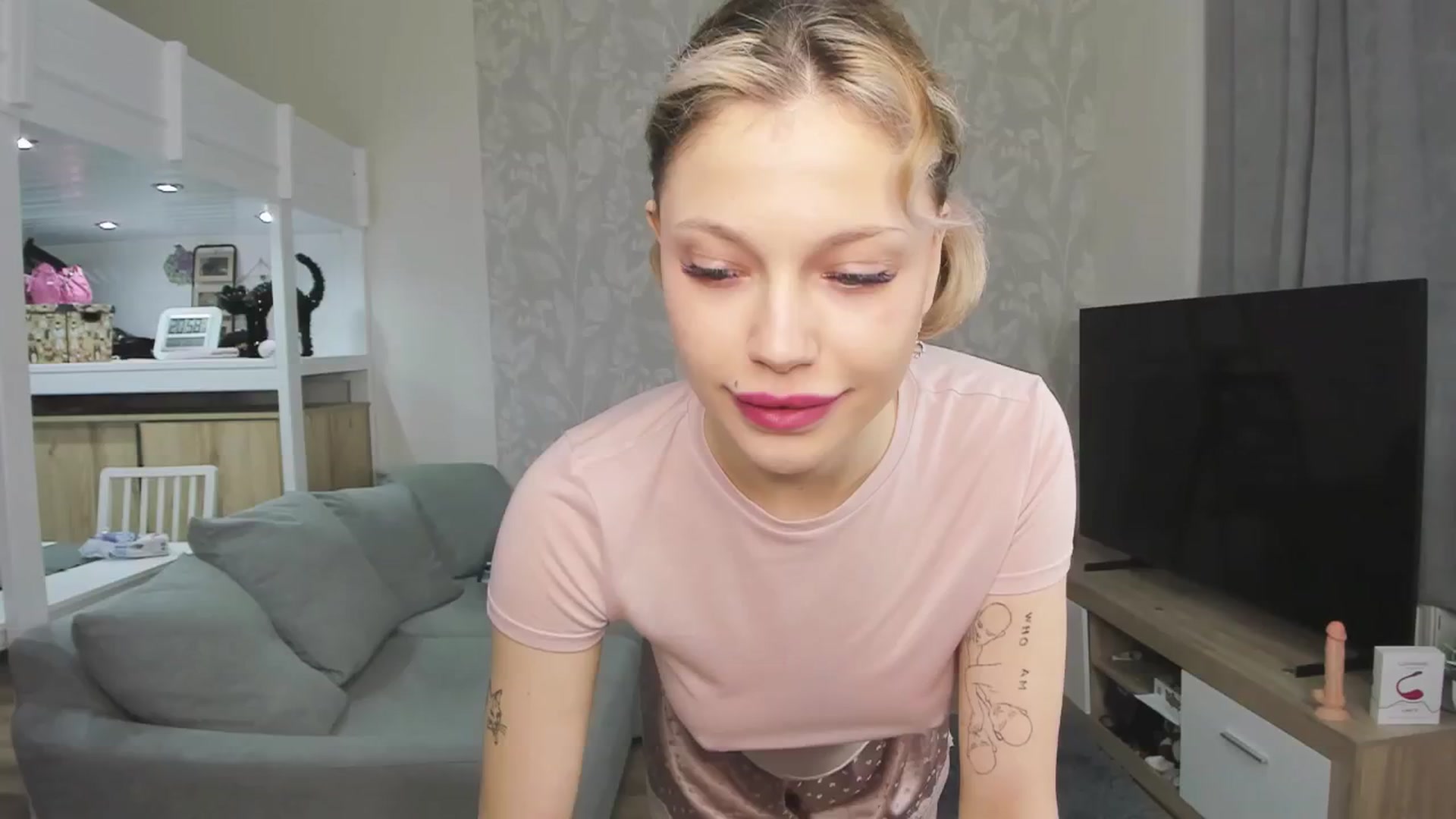 Gallery image thumbnail from Lily_Rader19's myfreecams stream on, 03/26/2025, 20:50 image 1 of 20