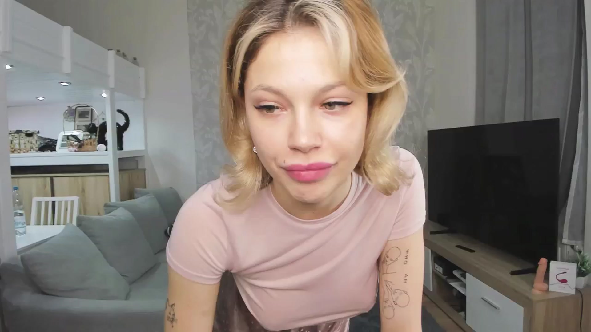Gallery image thumbnail from Lily_Rader19's myfreecams stream on, 05/01/2025, 19:01 image 4 of 20