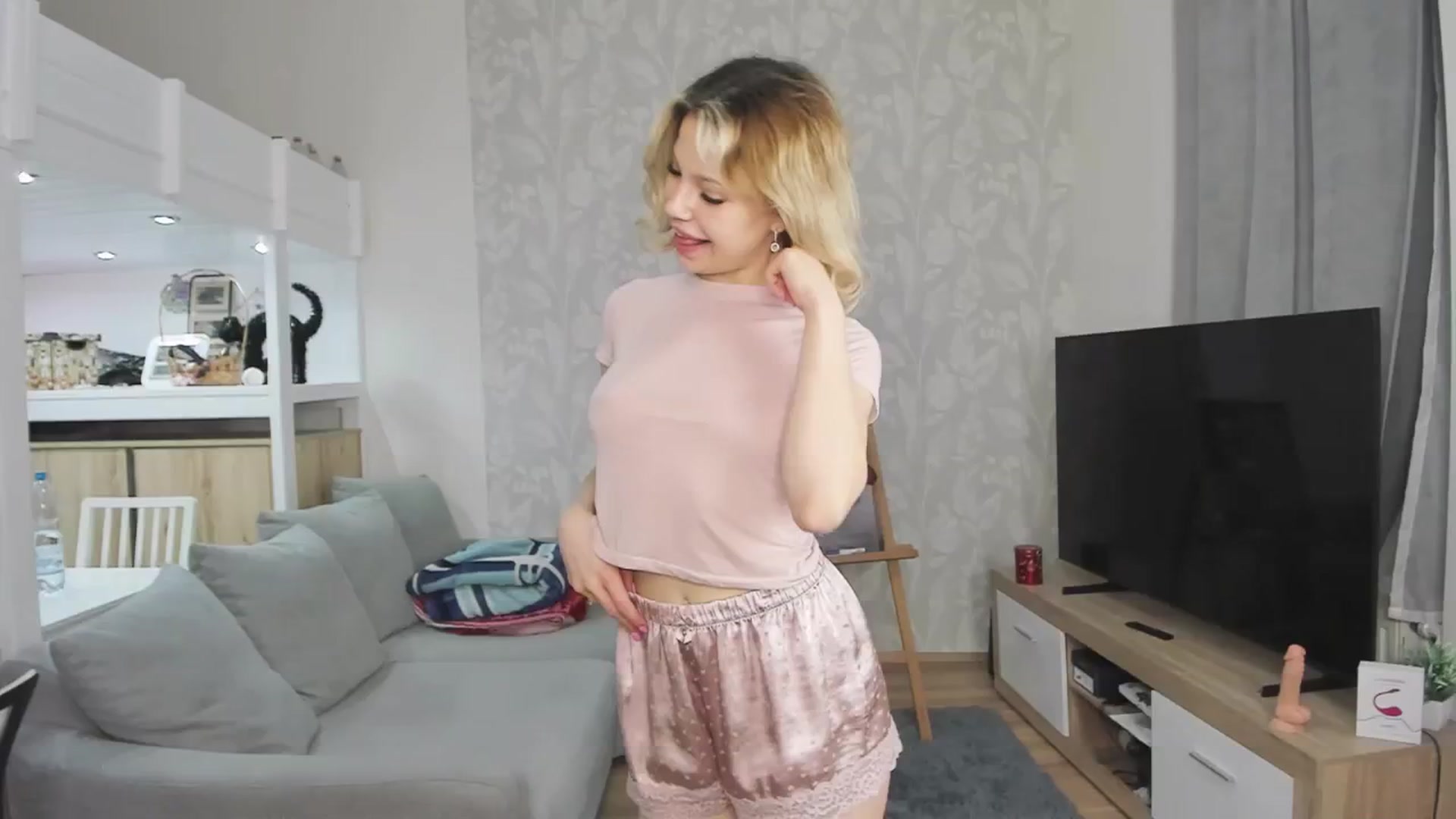 Gallery image thumbnail from Lily_Rader19's myfreecams stream on, 05/01/2025, 20:05 image 6 of 20