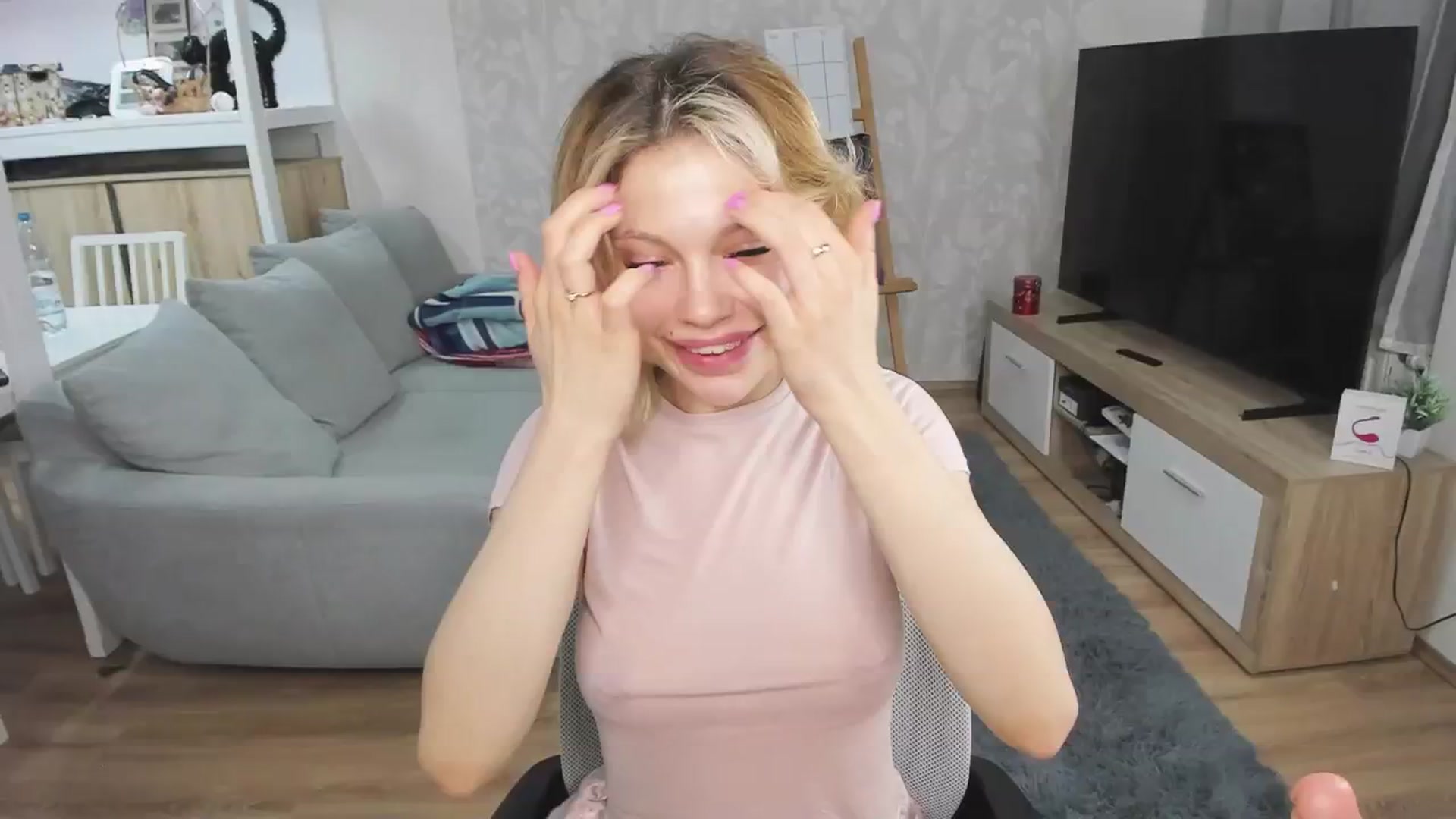 Gallery image thumbnail from Lily_Rader19's myfreecams stream on, 05/01/2025, 20:05 image 19 of 20