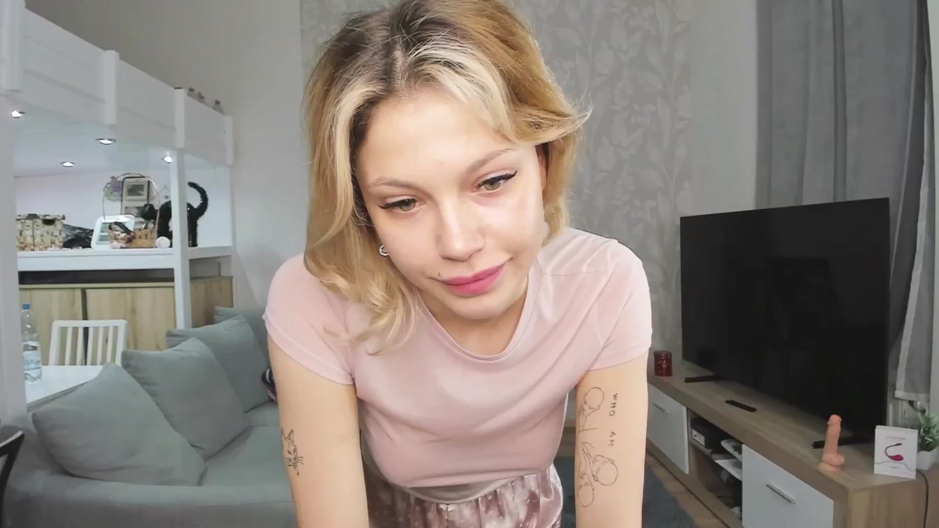 Gallery image thumbnail from Lily_Rader19's myfreecams stream on, 05/01/2025, 20:05 image 8 of 20