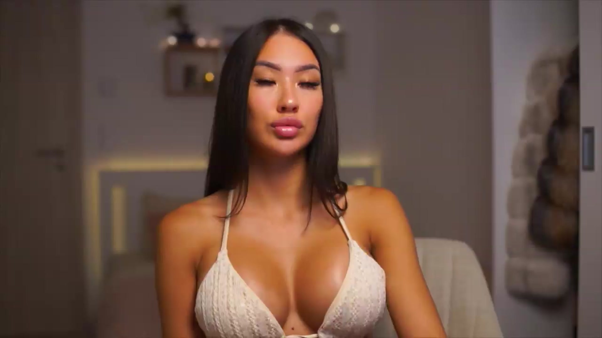 Gallery image thumbnail from LimitedMai's myfreecams stream on, 07/10/2026, 21:32 image 7 of 20