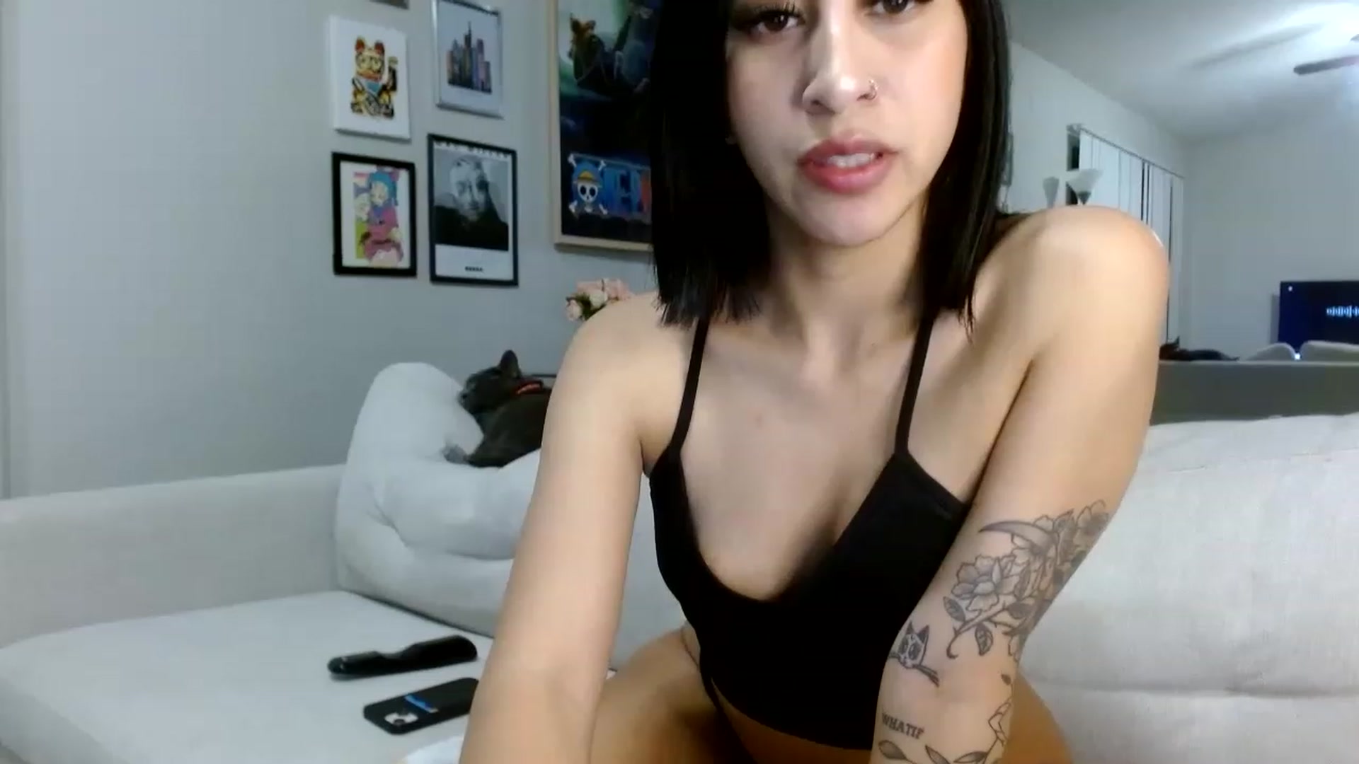 Gallery image thumbnail from Lina6666's myfreecams stream on, 01/20/2023, 10:35 image 13 of 20