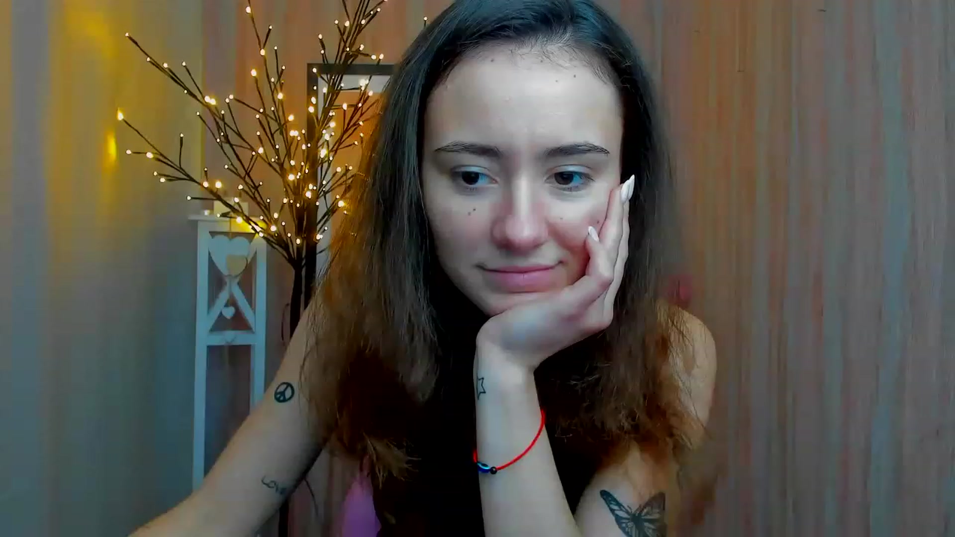 Gallery image thumbnail from LinaBill's myfreecams stream on, 12/23/2022, 17:49 image 17 of 20
