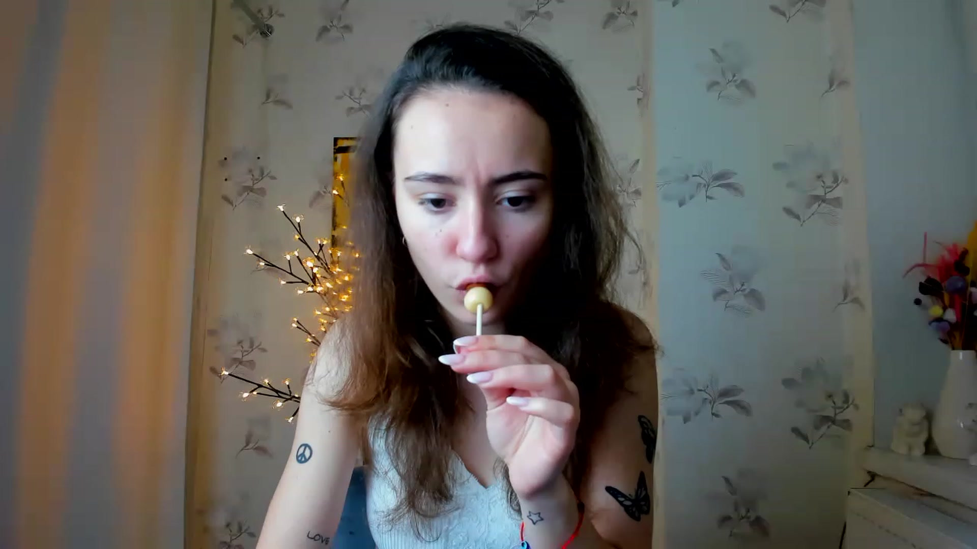 Gallery image thumbnail from LinaBill's myfreecams stream on, 12/27/2022, 09:43 image 6 of 20