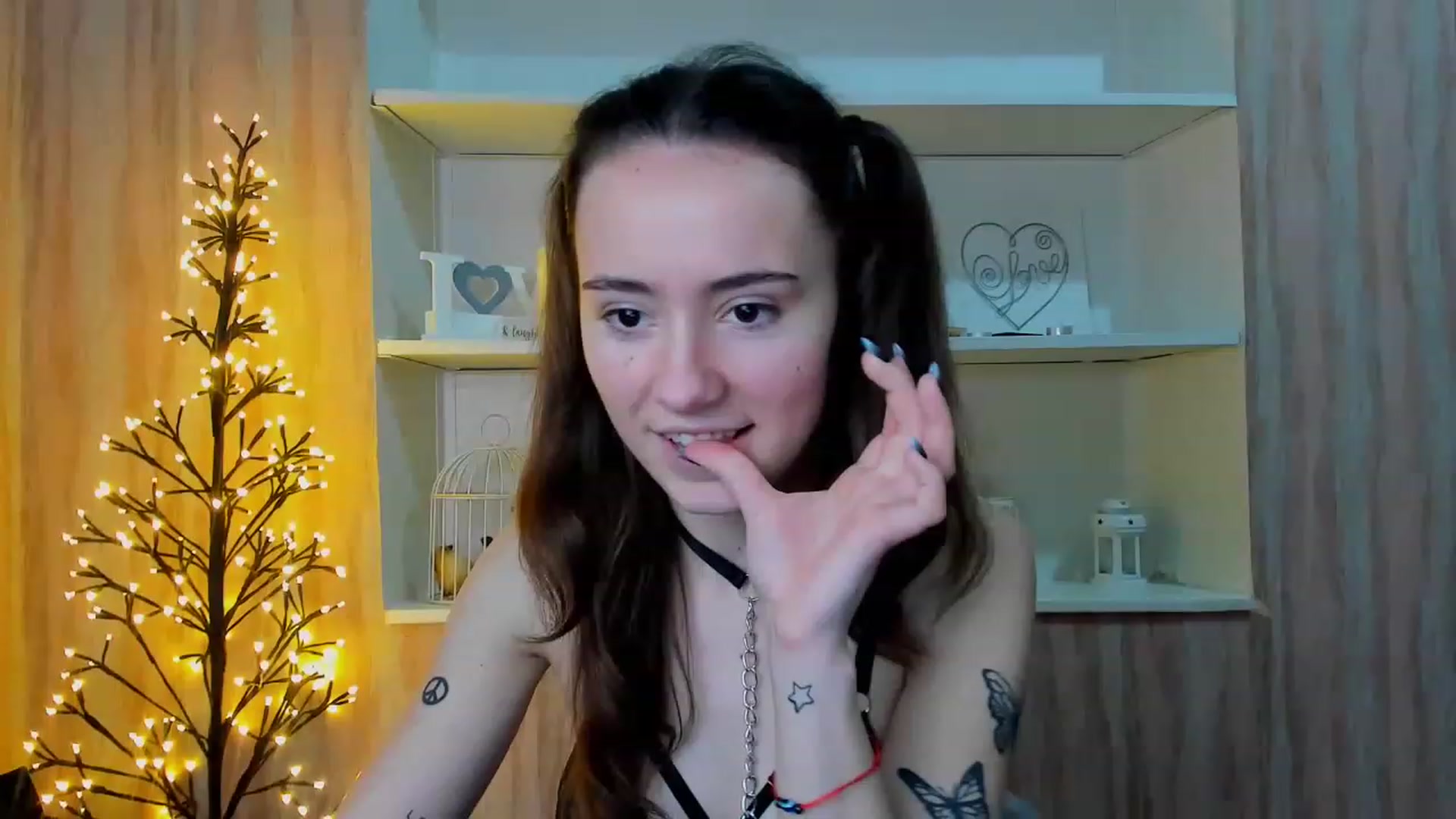 Gallery image thumbnail from LinaBill's myfreecams stream on, 12/30/2022, 18:06 image 13 of 20